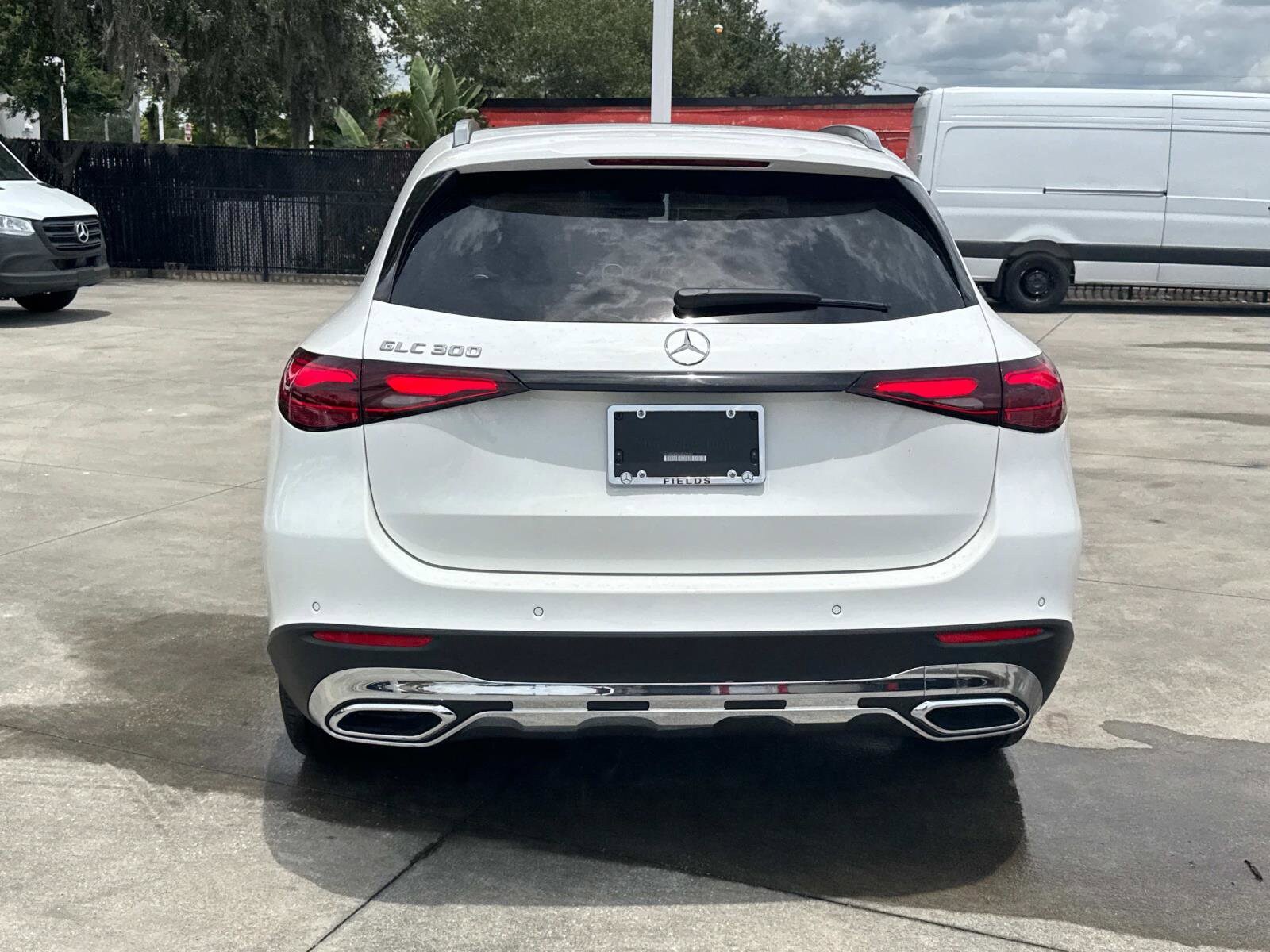 2025 Mercedes Benz GLC 300 photo 4