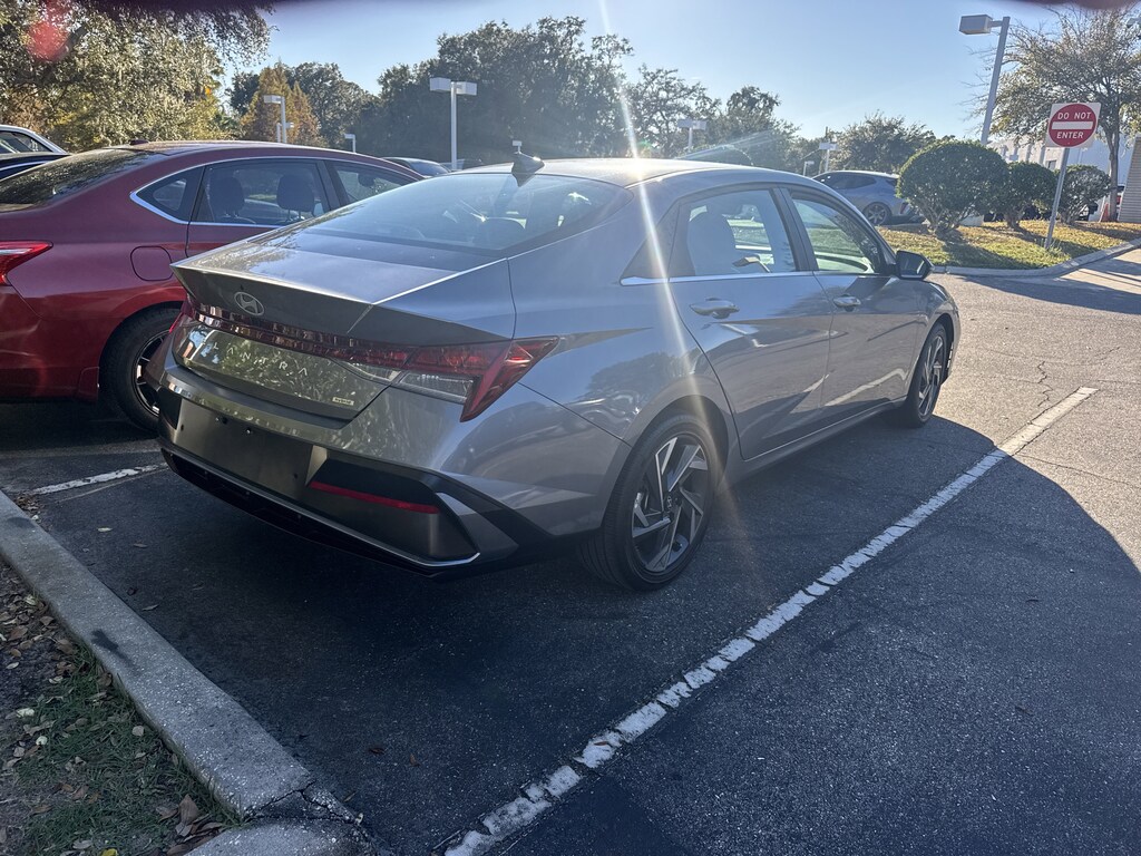 Used 2024 Hyundai Elantra Hybrid Limited Limited DCT