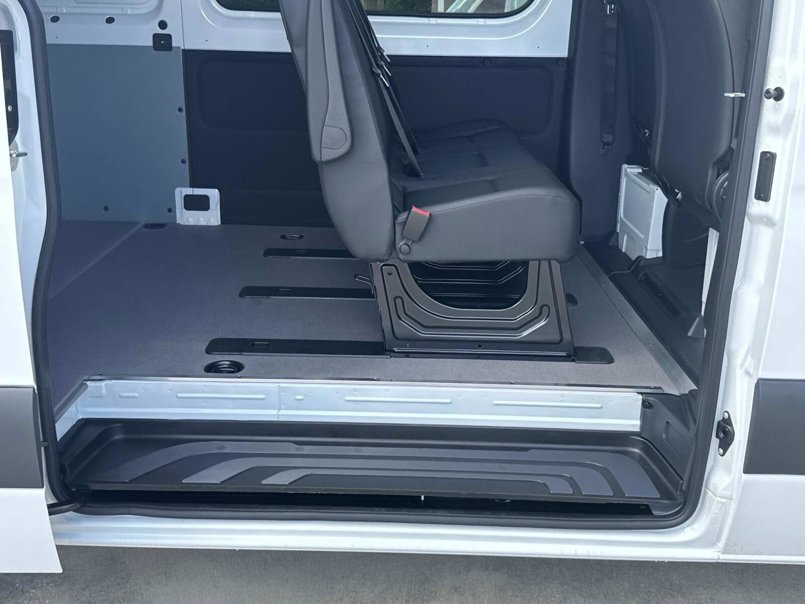 2025 Mercedes Benz Sprinter 2500 photo 3