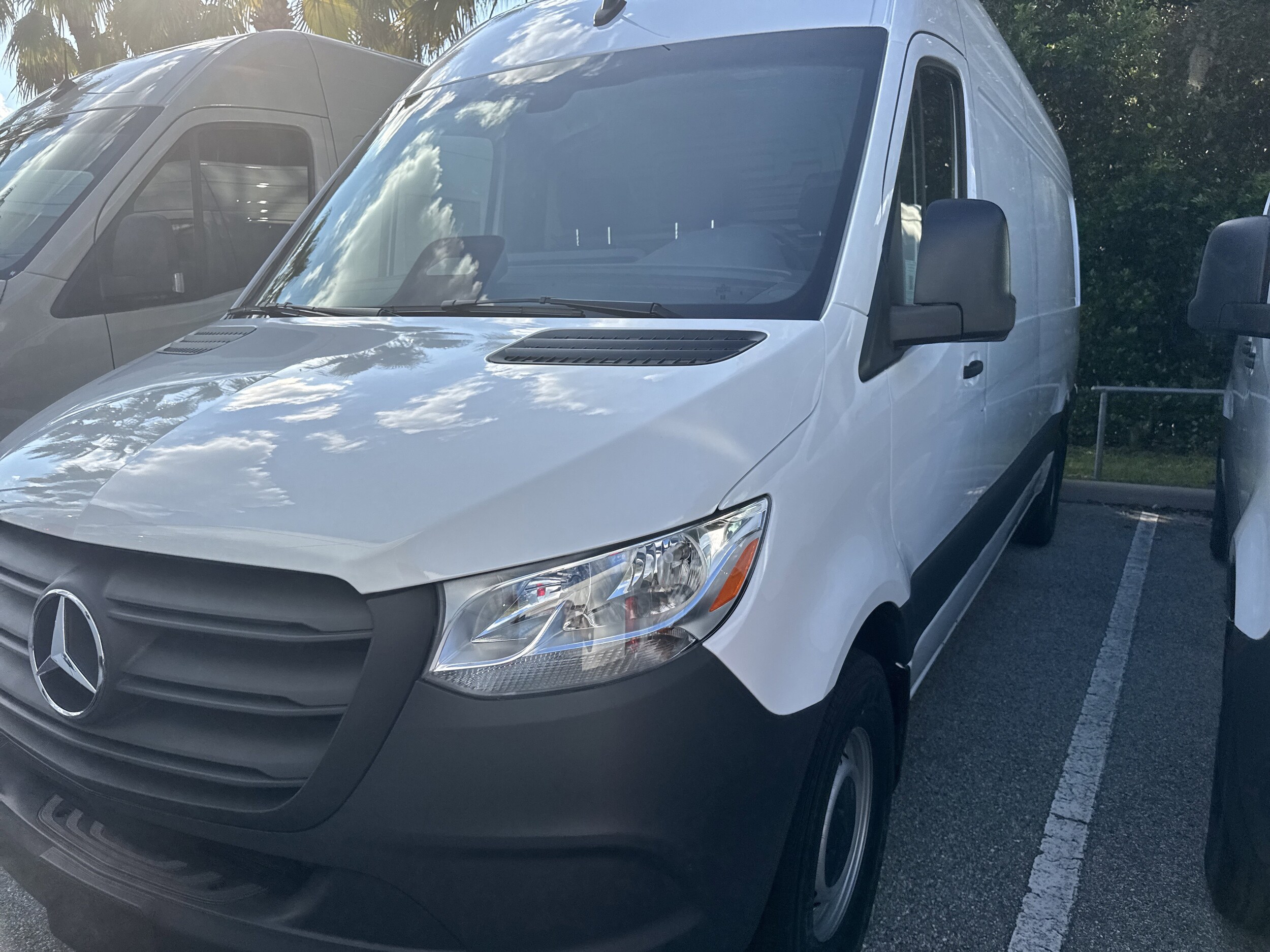 2025 Mercedes Benz Sprinter 2500 photo 3