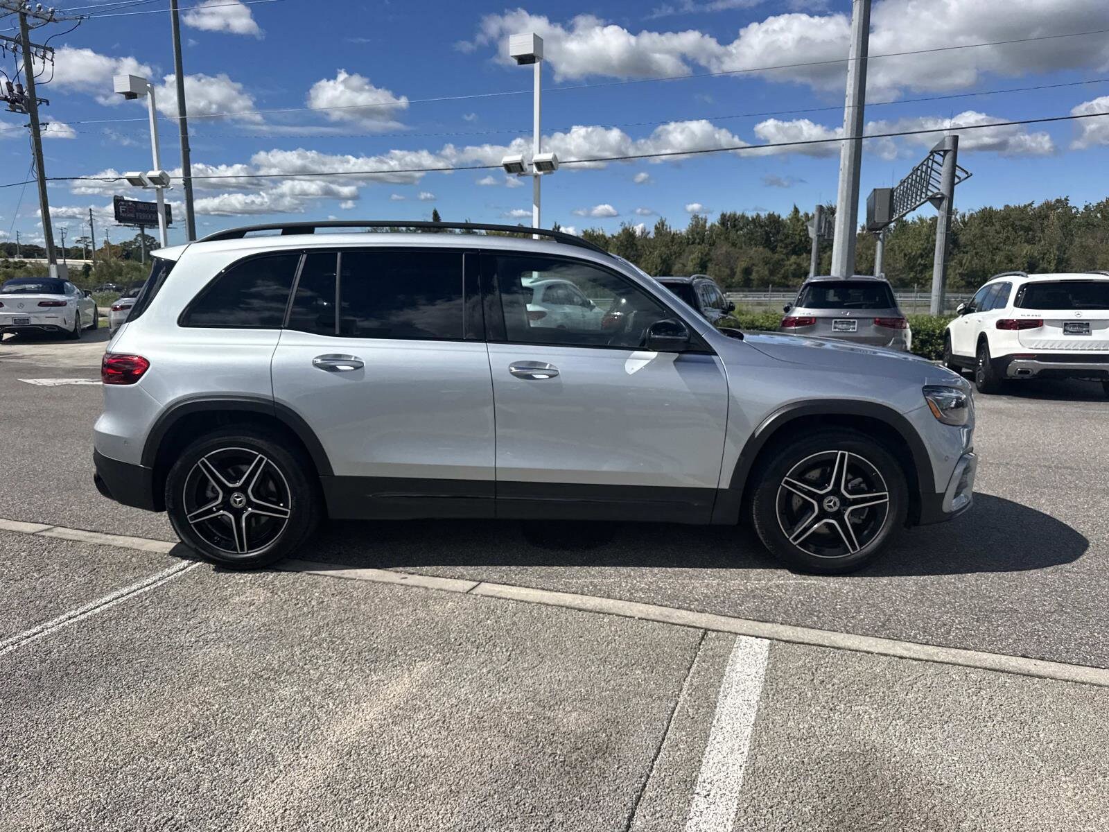 2025 Mercedes Benz GLB 250 photo 2
