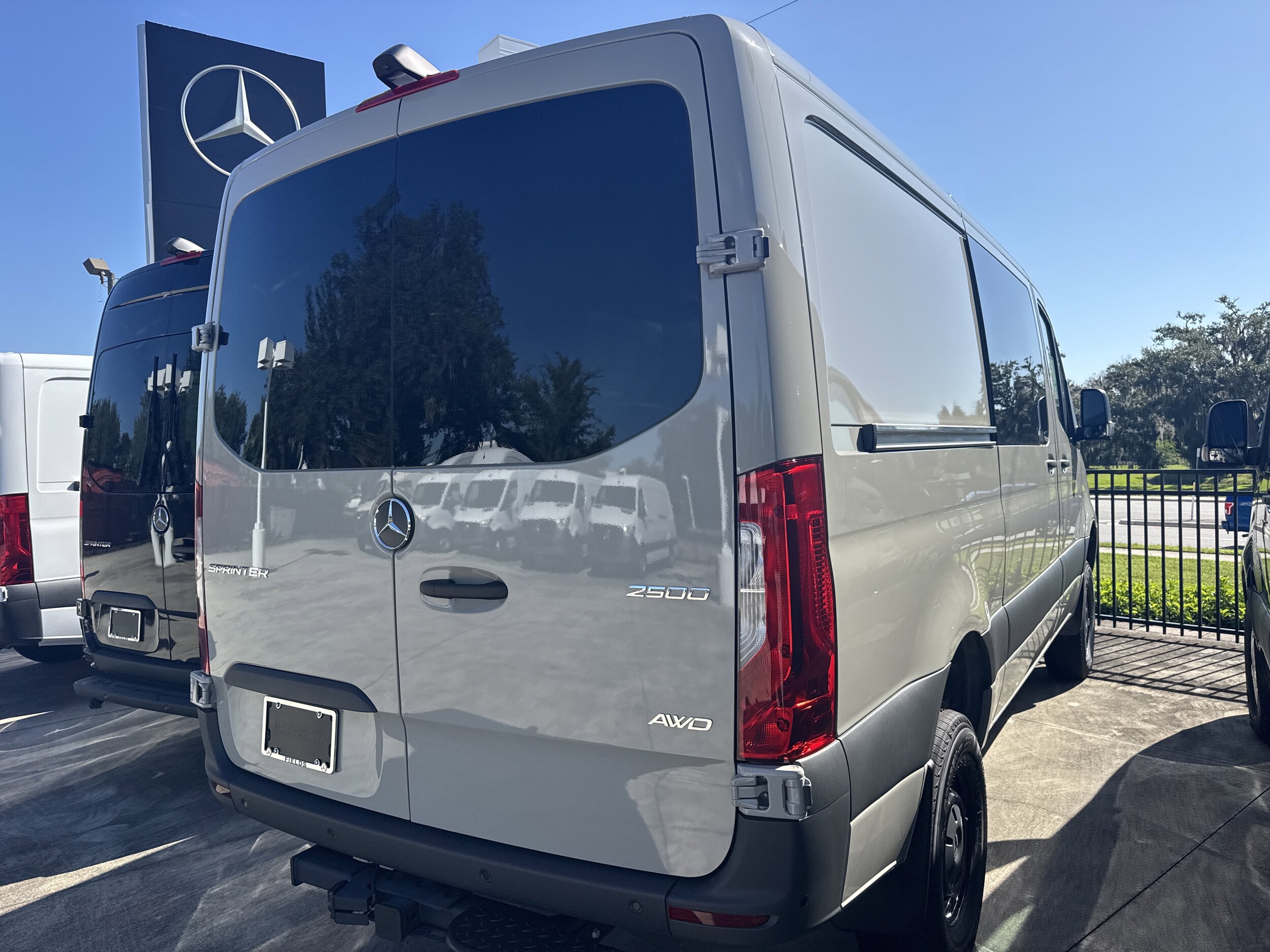 2025 Mercedes Benz Sprinter 2500 photo 2