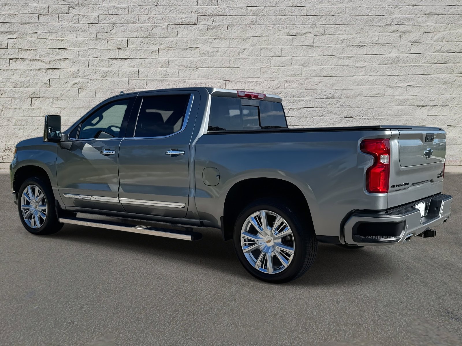 2024 Chevrolet Silverado 1500 High Country photo 3