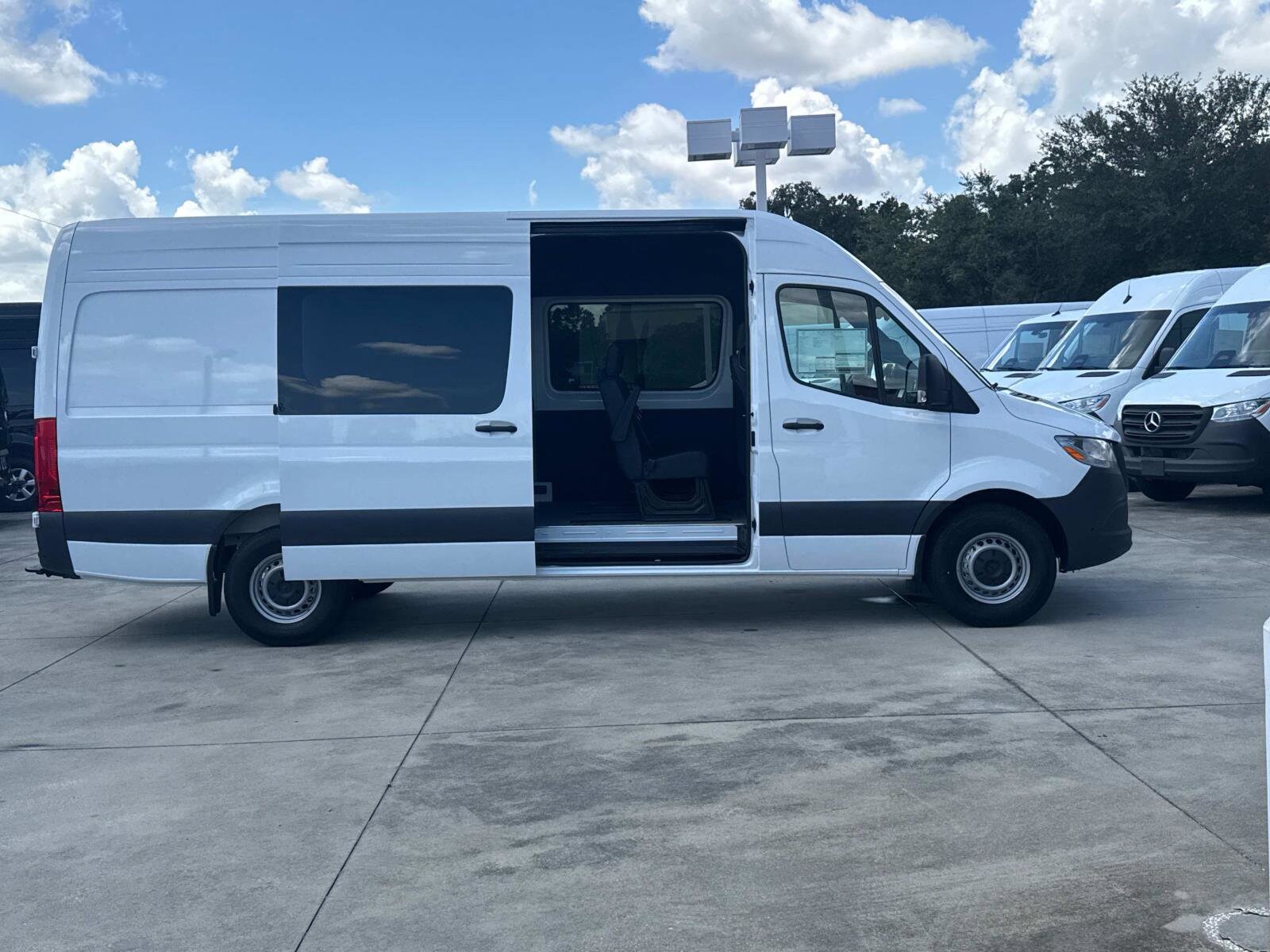 2025 Mercedes Benz Sprinter 2500 photo 2