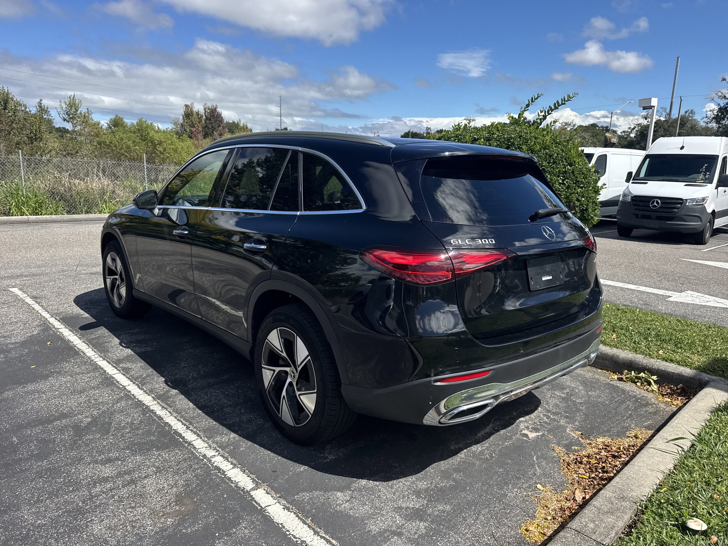 2024 Mercedes Benz GLC 300 4MATIC photo 3