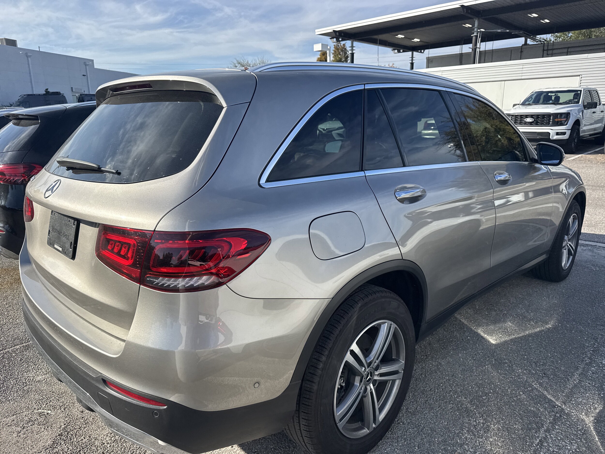 2022 Mercedes Benz GLC 300 photo 2