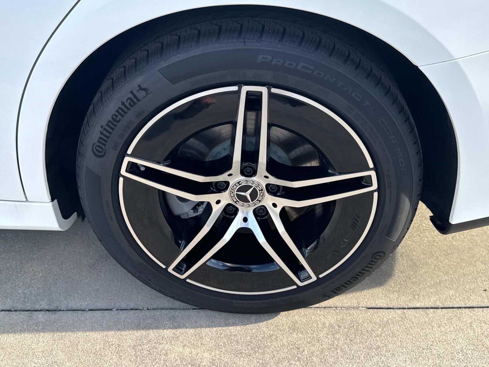 2025 Mercedes-Benz E-Class E350 - Photo 10