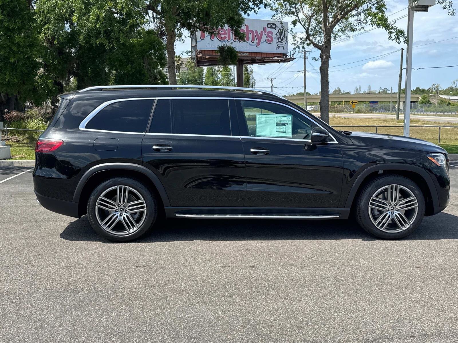 2025 Mercedes Benz GLS 450 4MATIC photo 2