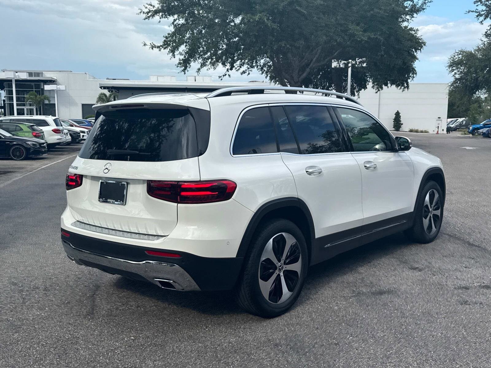 2025 Mercedes Benz GLB 250 photo 3