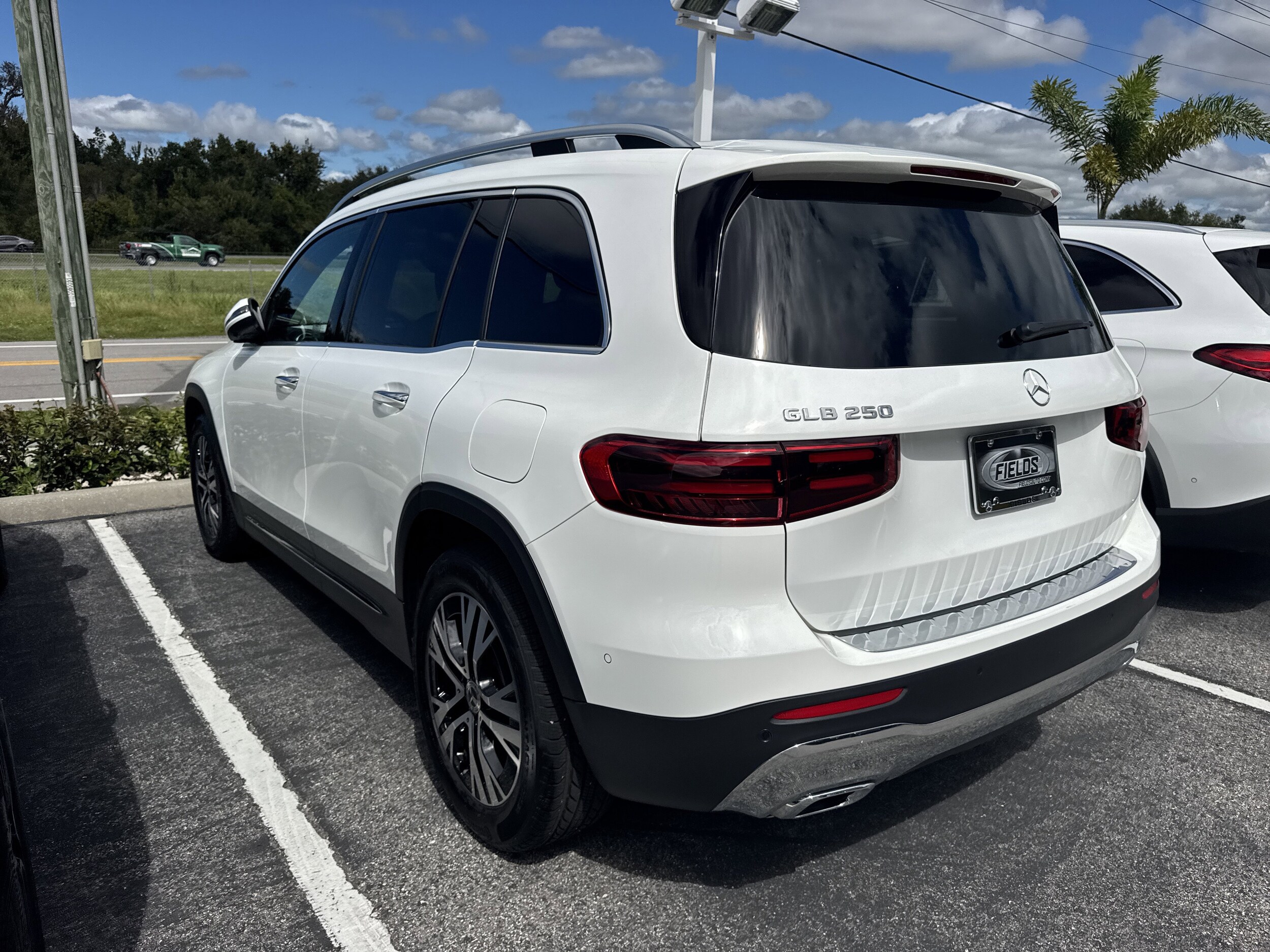 2025 Mercedes Benz GLB 250 photo 3