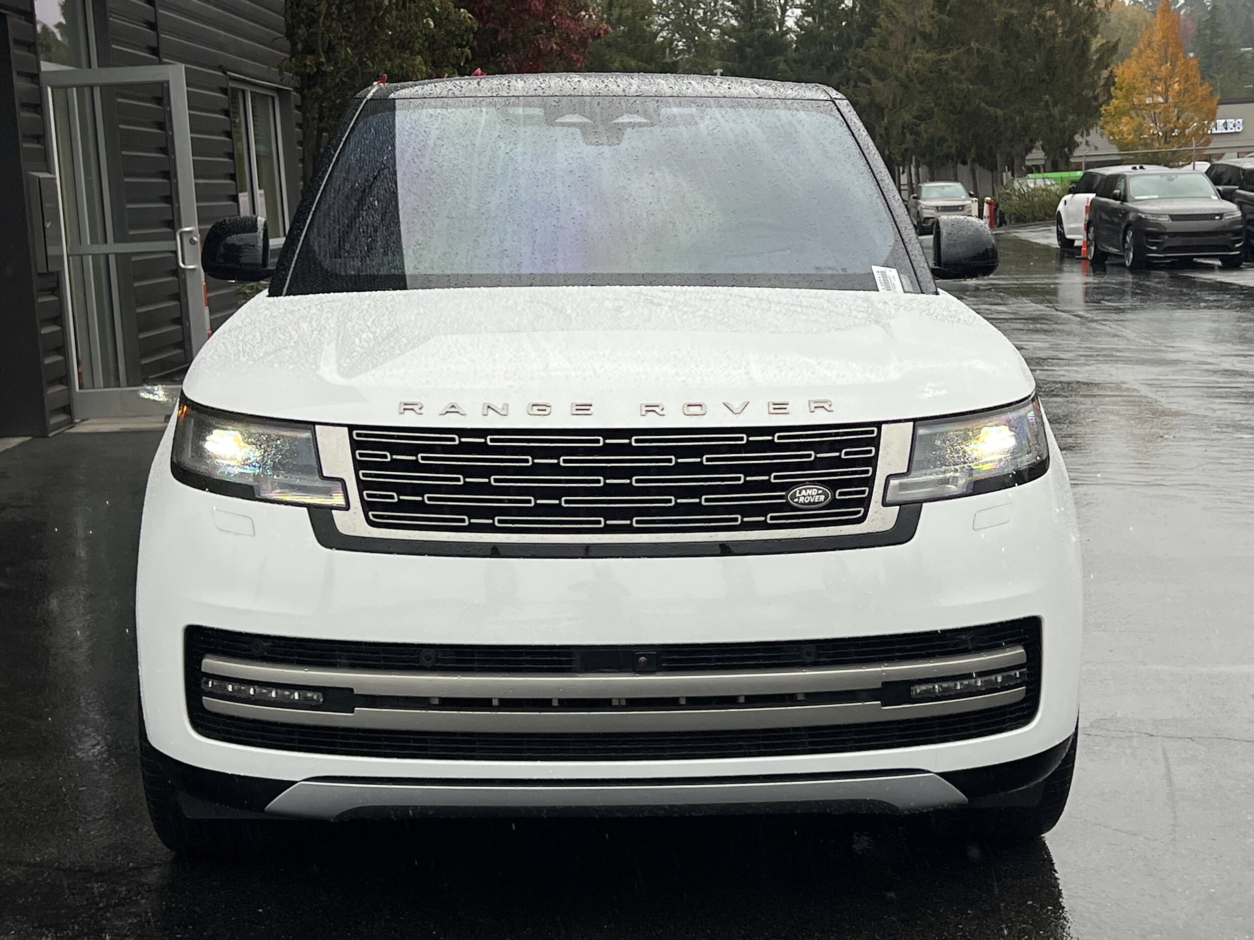 2023 Land Rover Range Rover SE photo 4