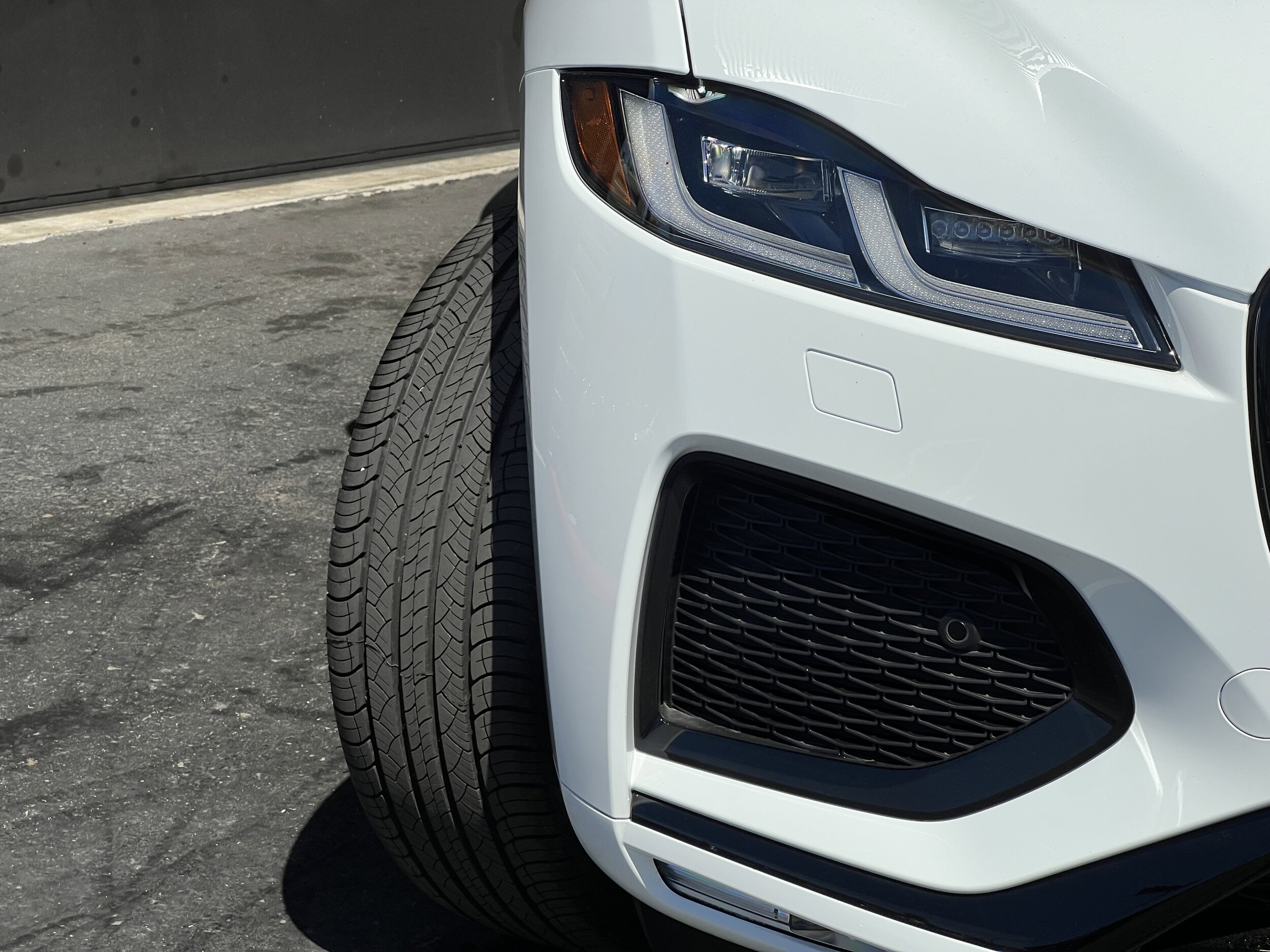 2025 Jaguar F-PACE P250 R-Dynamic S photo 3