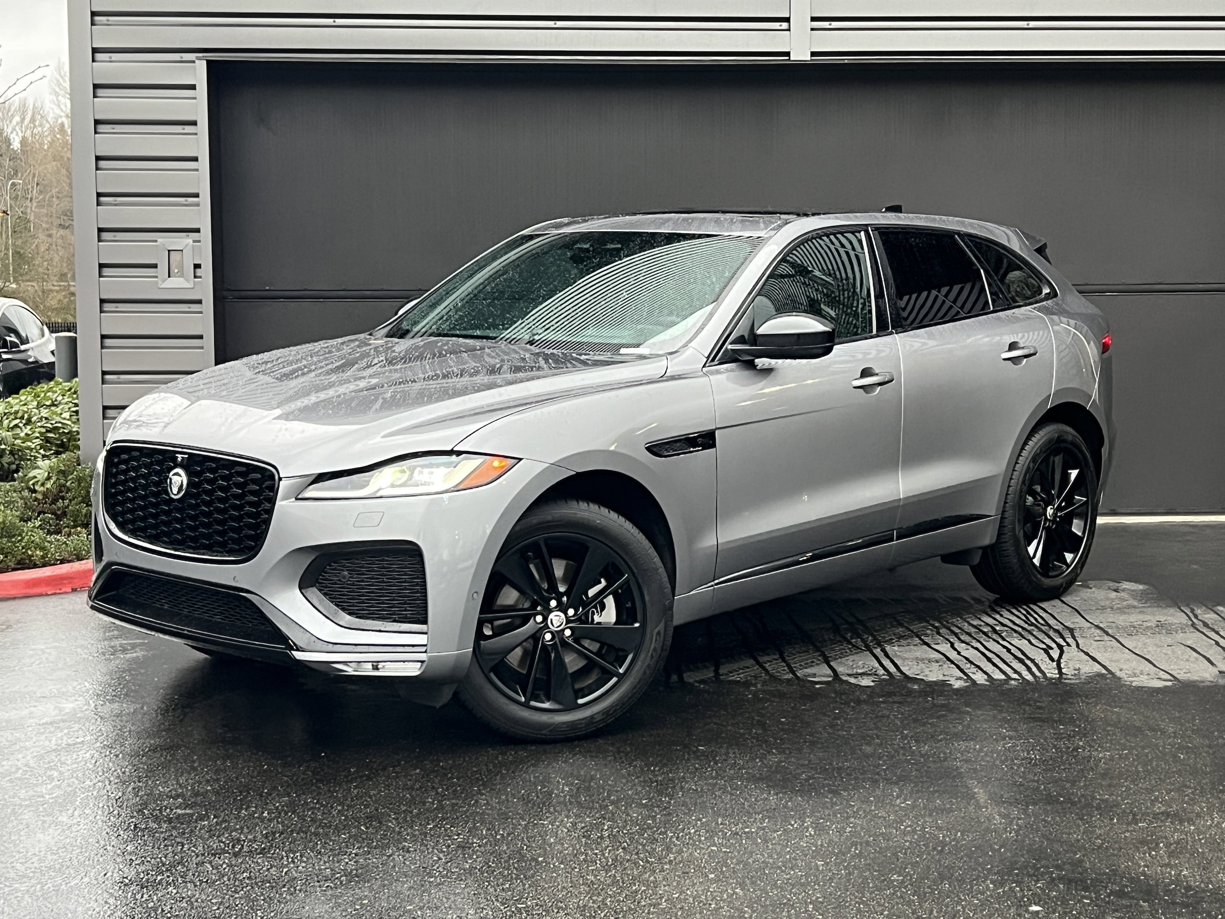 2026 Jaguar F-Pace R-Dynamic S's photo