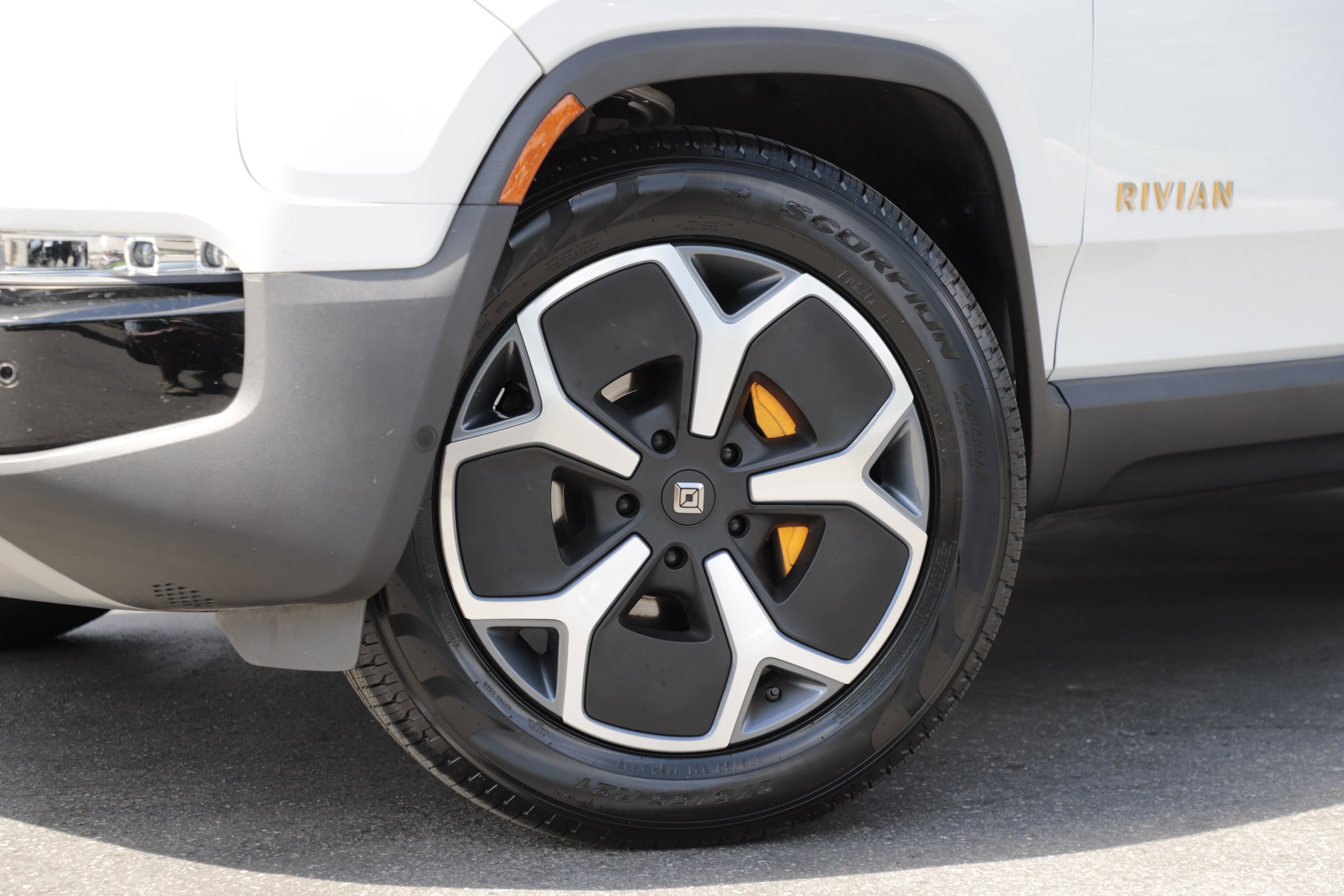 Used 2024 Rivian R1S Adventure with VIN 7PDSGABA3RN038671 for sale in Bellevue, WA