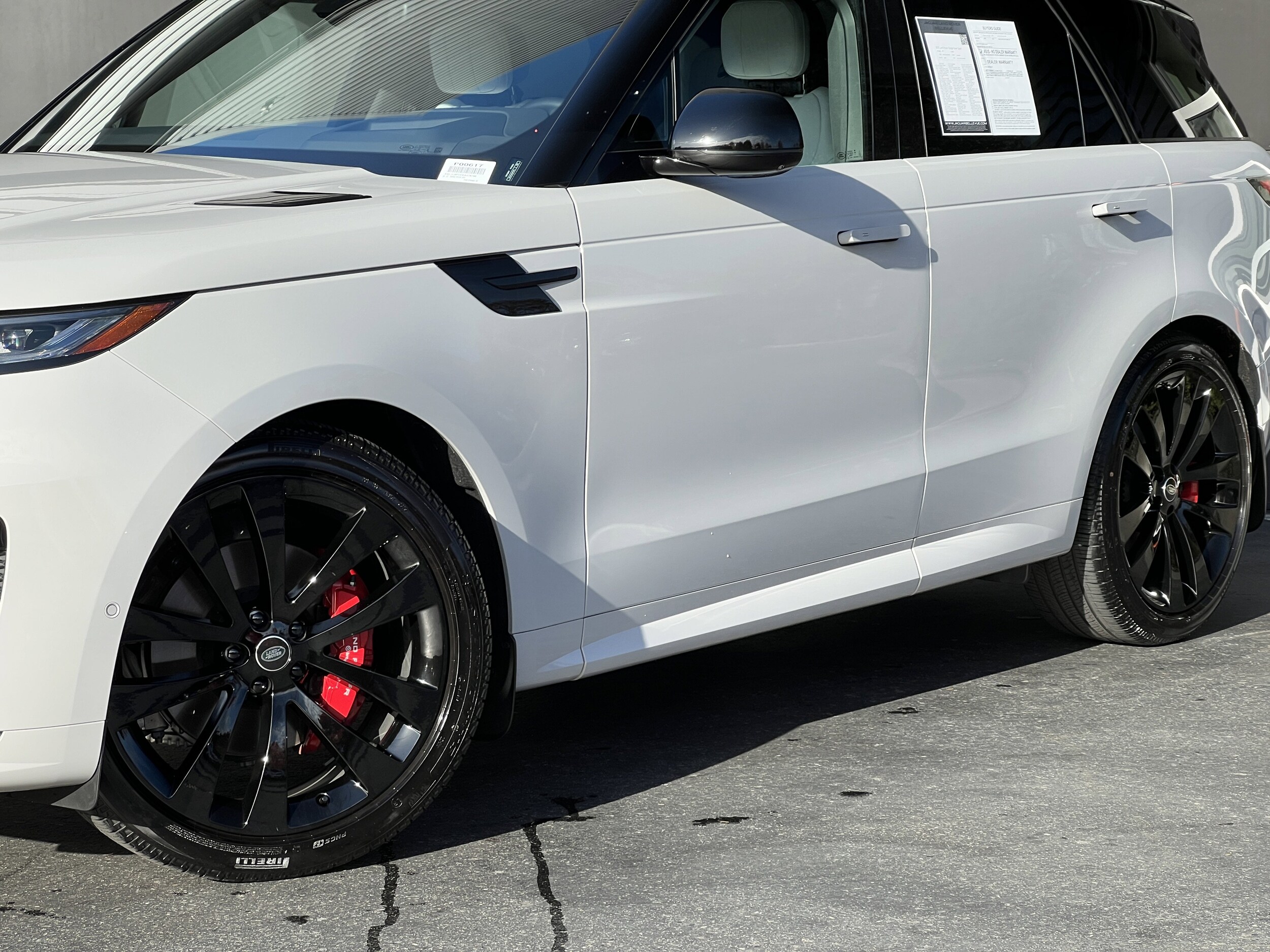 2025 Land Rover Range Rover Sport P400 Dynamic SE photo 2