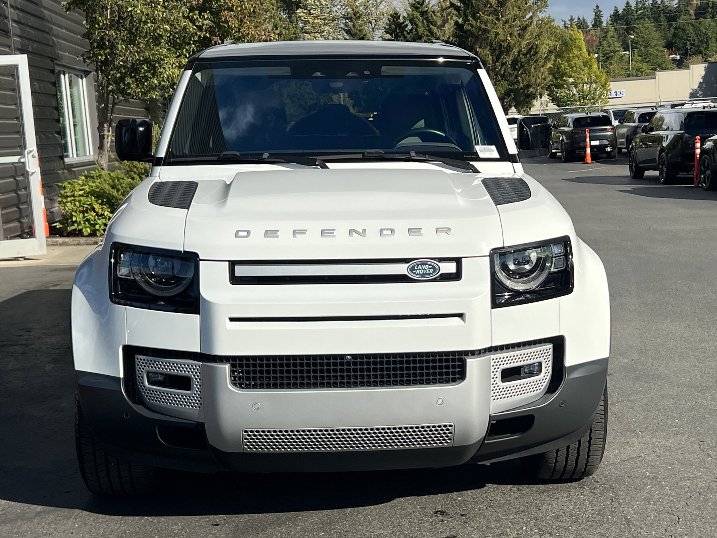 2020 Land Rover Defender 110 HSE photo 3