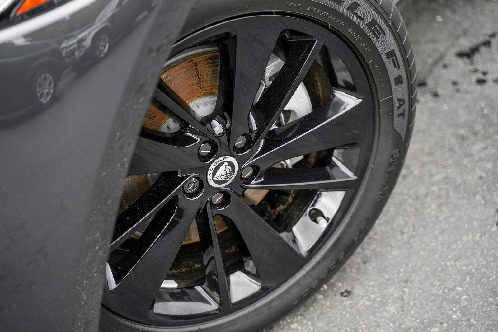 2025 Jaguar F-PACE P250 R-Dynamic S photo 3