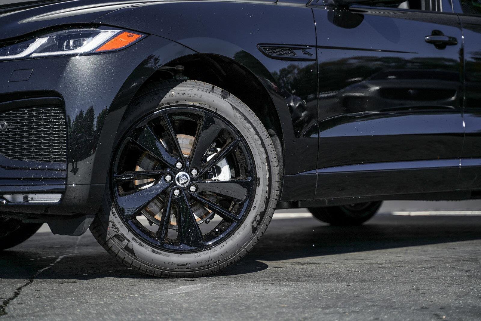 2025 Jaguar F-PACE P250 R-Dynamic S photo 2