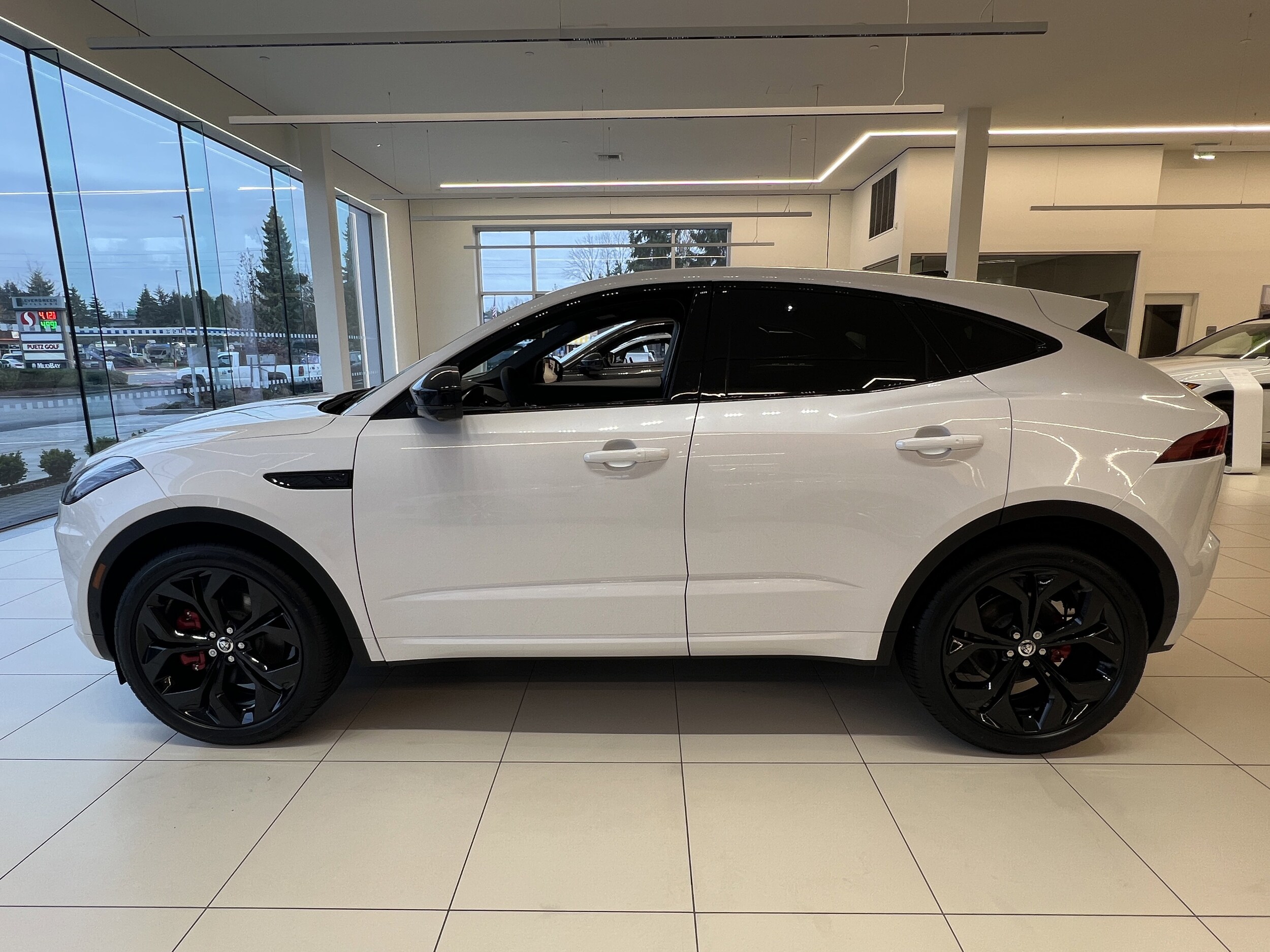 2024 Jaguar E-PACE R-Dynamic SE photo 4