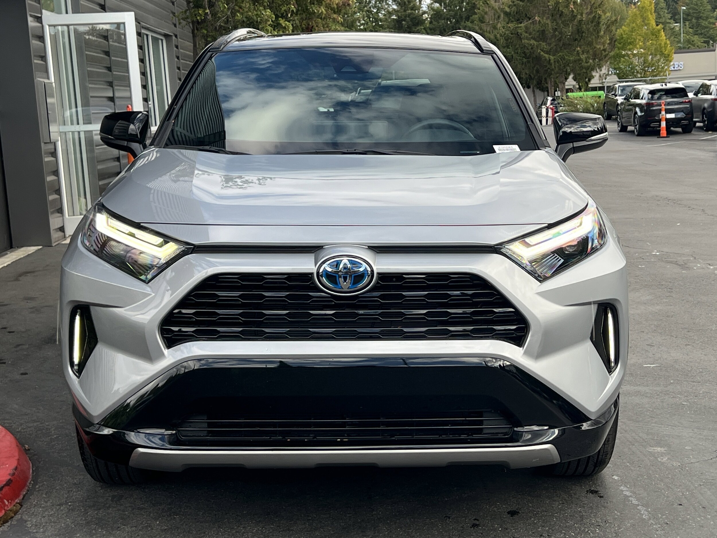 2024 Toyota RAV4 Hybrid XSE photo 2