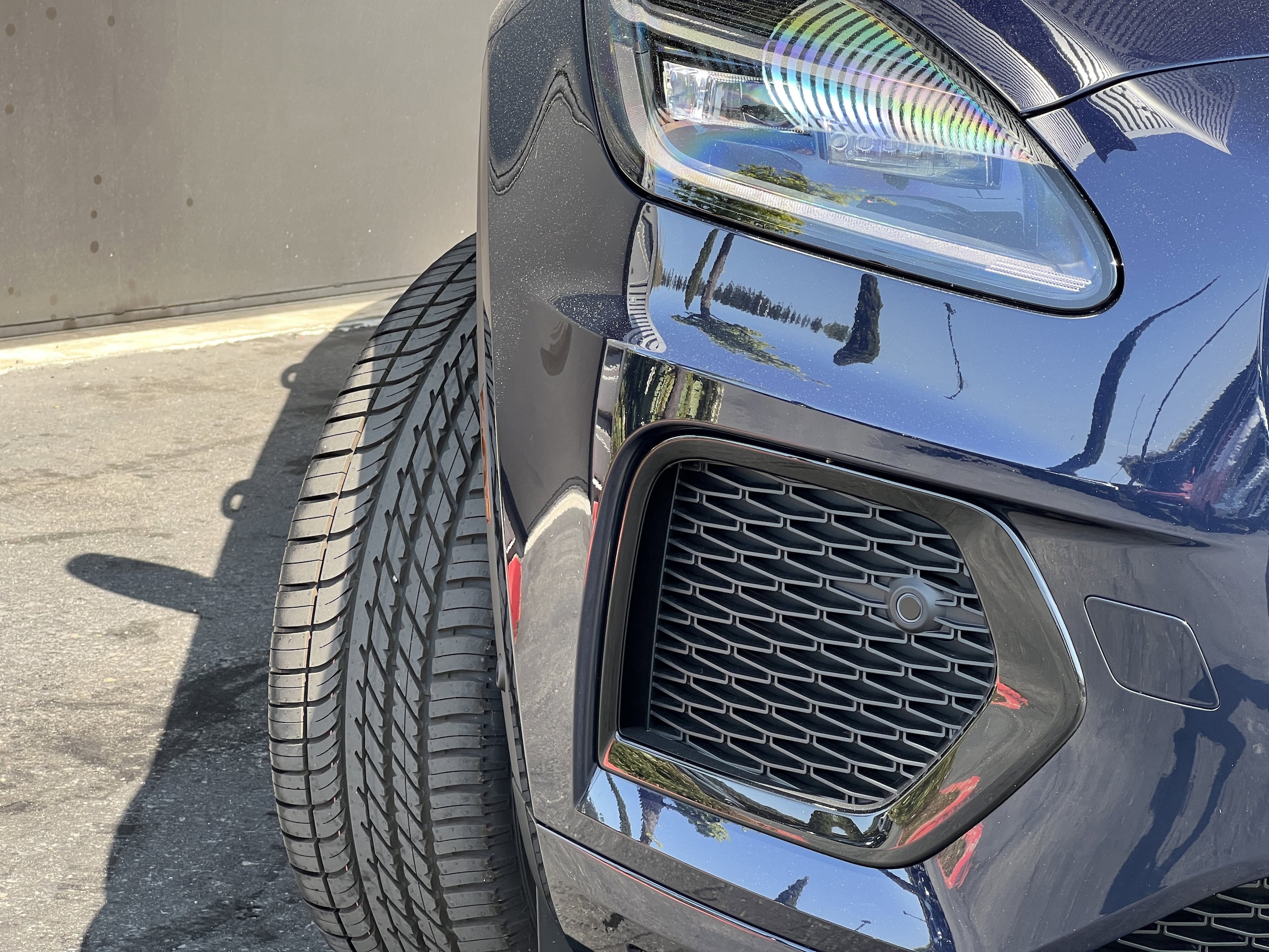 2024 Jaguar E-PACE R-Dynamic photo 3