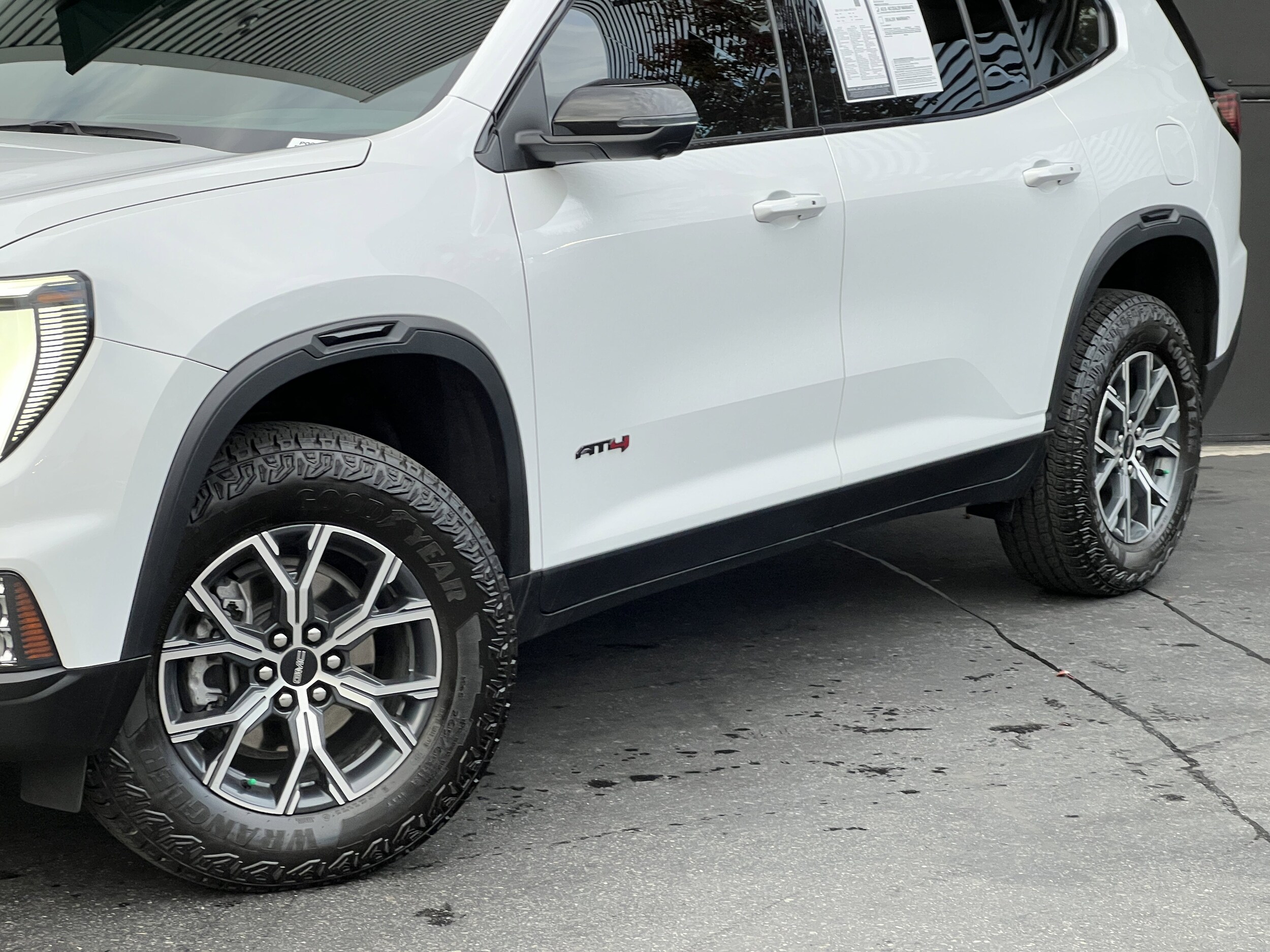 2024 Gmc Acadia AT4 photo 2