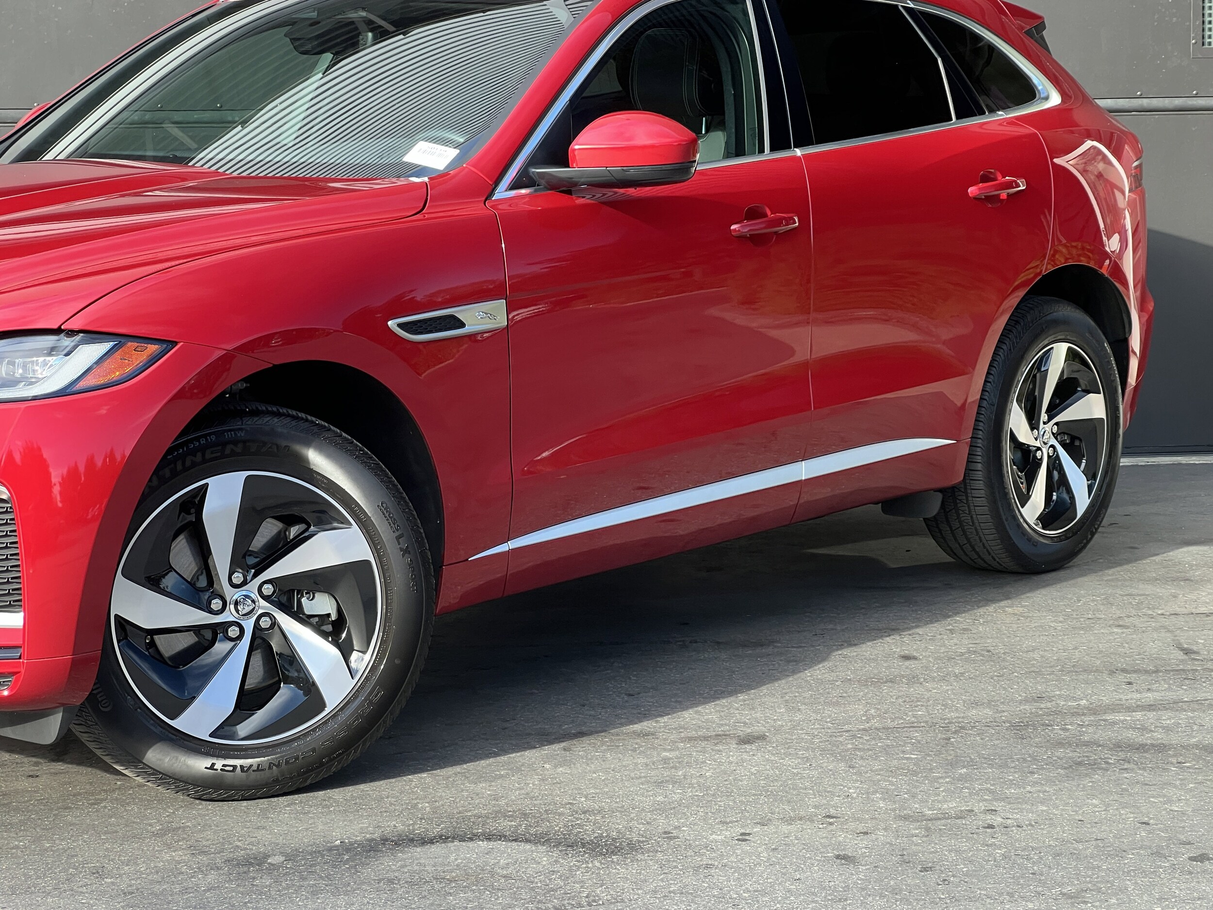 2025 Jaguar F-PACE P250 R-Dynamic S photo 2