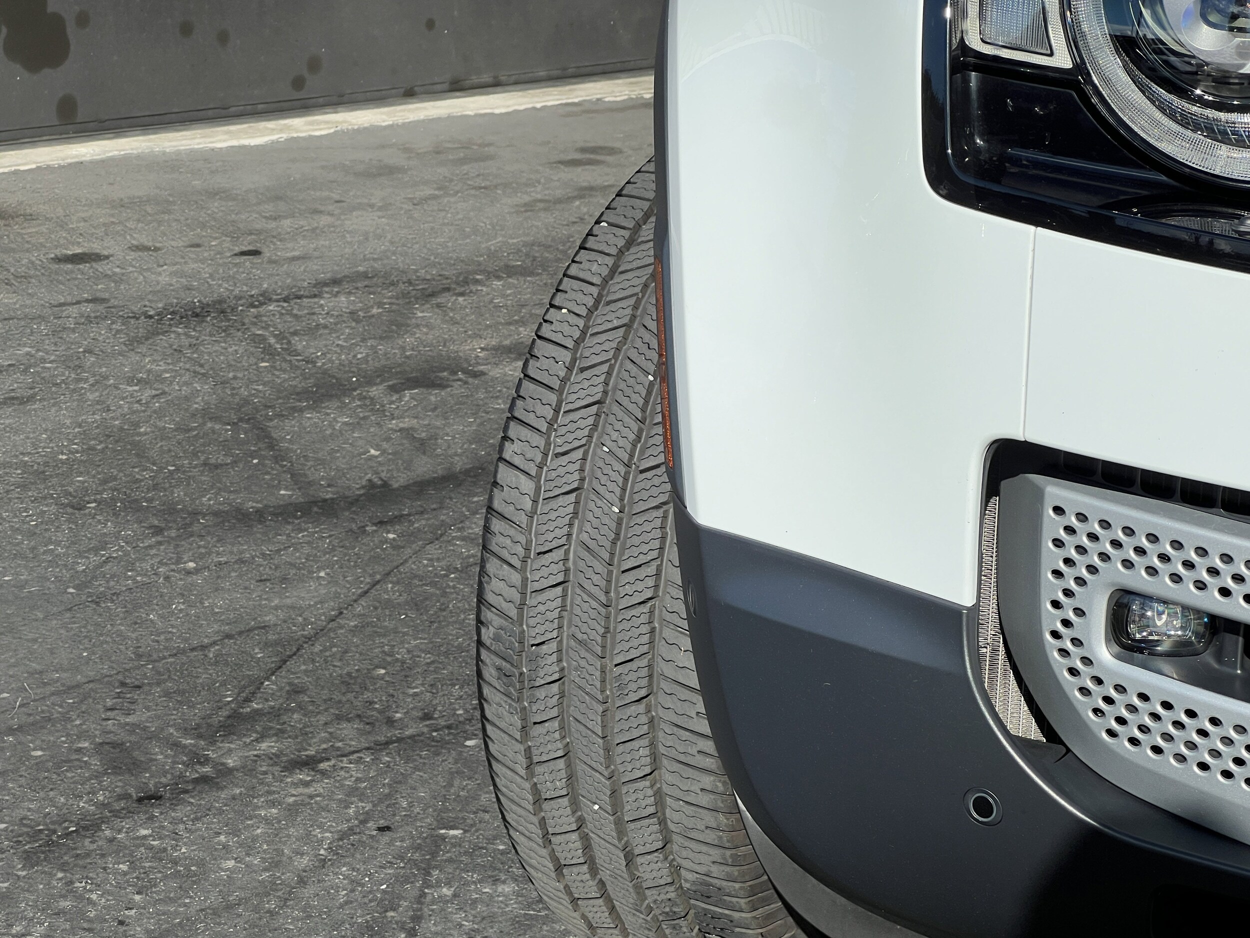 2020 Land Rover Defender 110 HSE photo 2