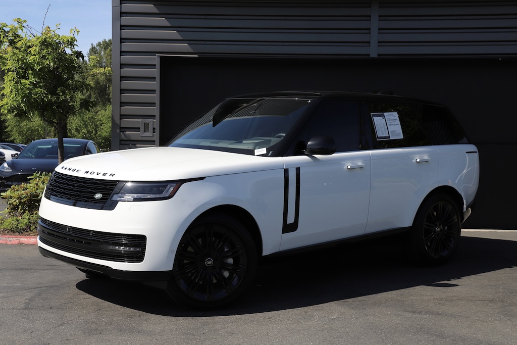 Used 2025 Land Rover Range Rover P530 SE SUV