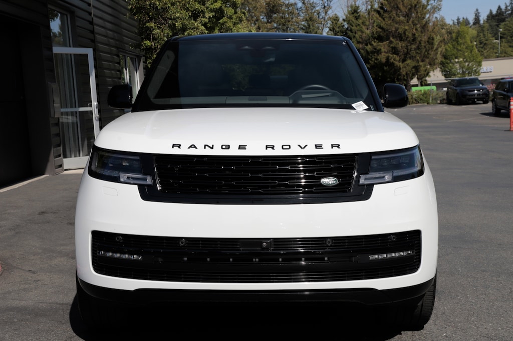 Used 2025 Land Rover Range Rover P530 SE SUV