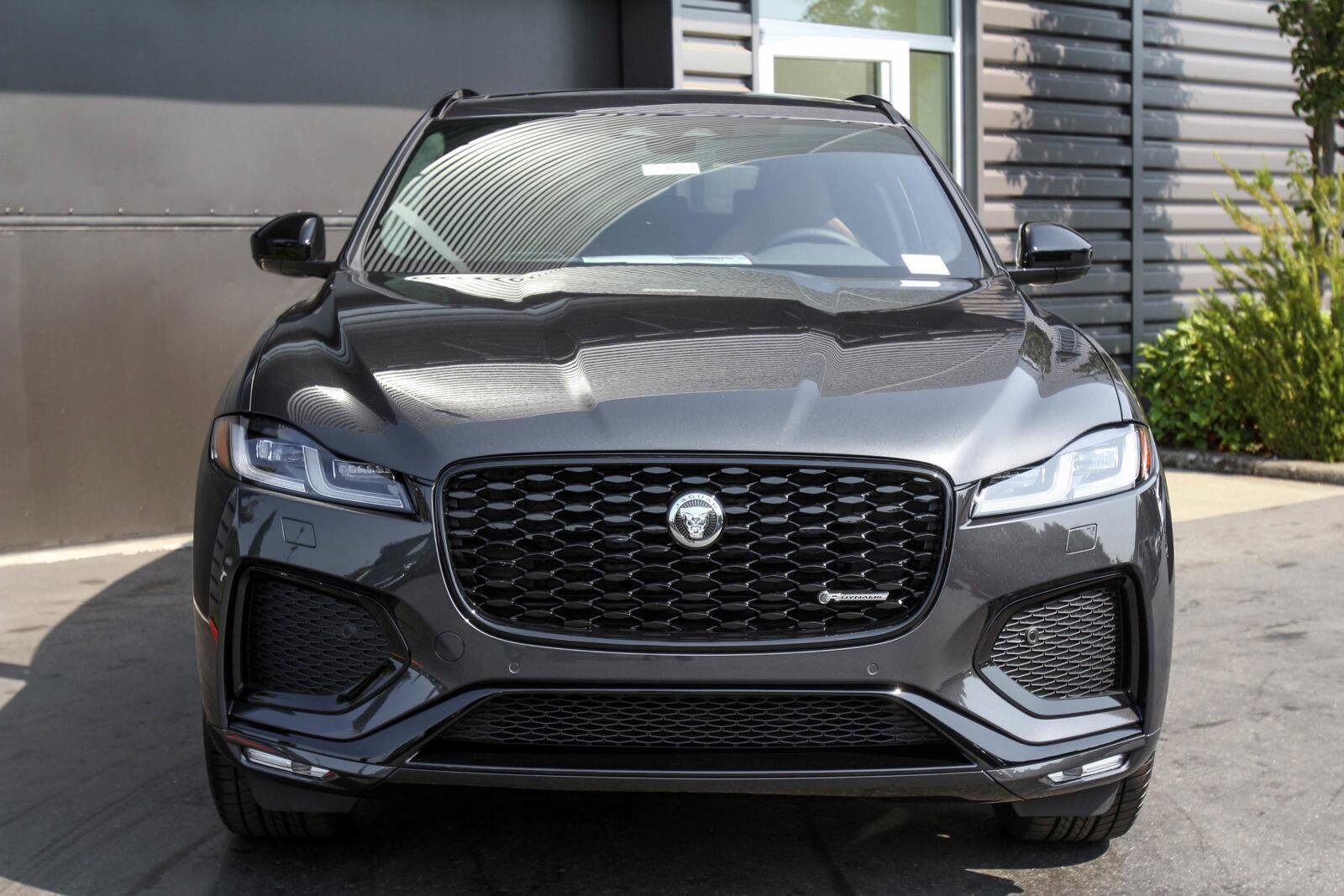 2025 Jaguar F-PACE P250 R-Dynamic S photo 3