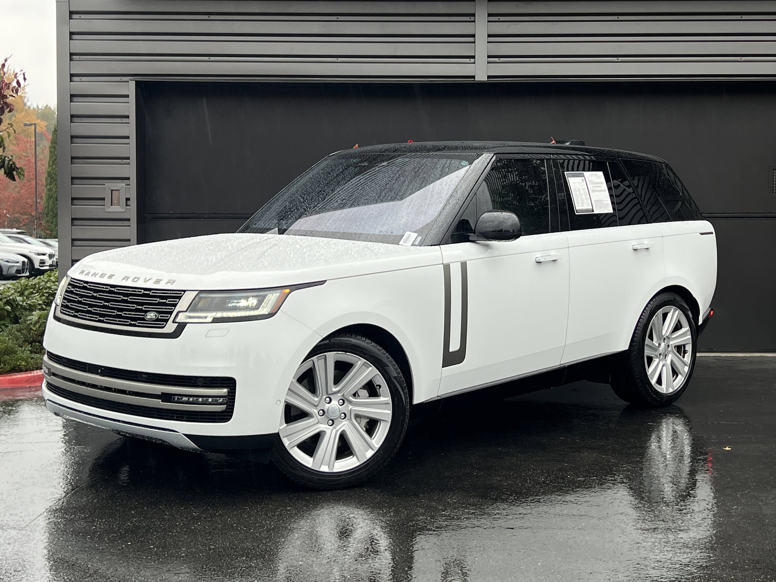 2023 Land Rover Range Rover SE's photo