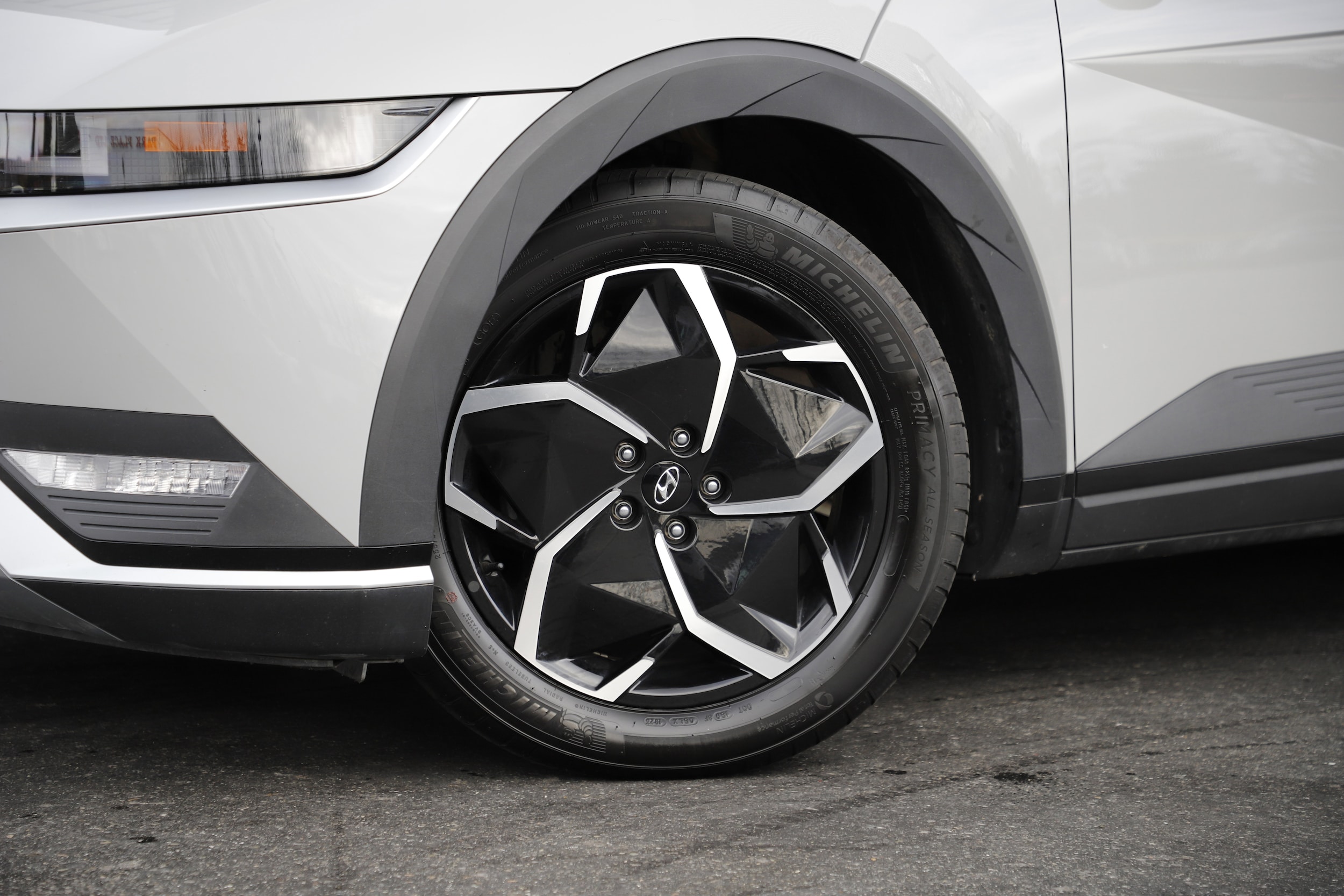 Used 2024 Hyundai IONIQ 5 SE with VIN KM8KMDDF0RU281981 for sale in Bellevue, WA