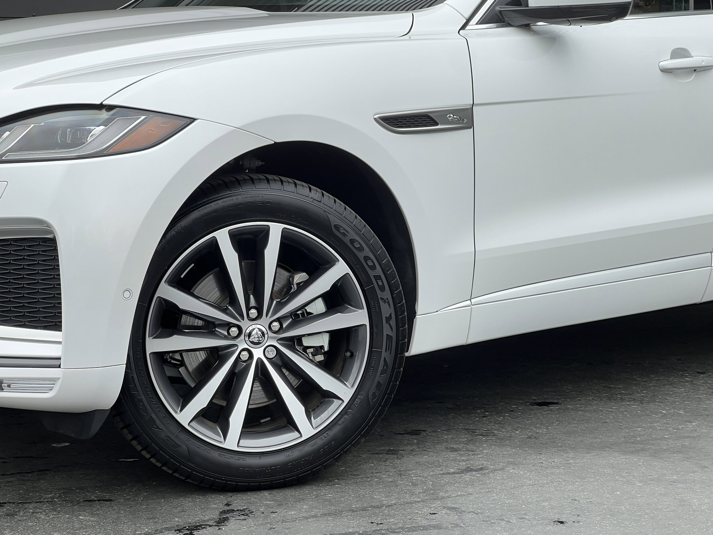2025 Jaguar F-PACE P250 R-Dynamic S photo 2