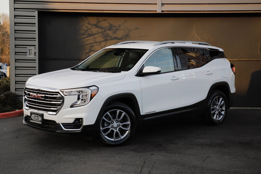 Used 2024 GMC Terrain SLT SUV
