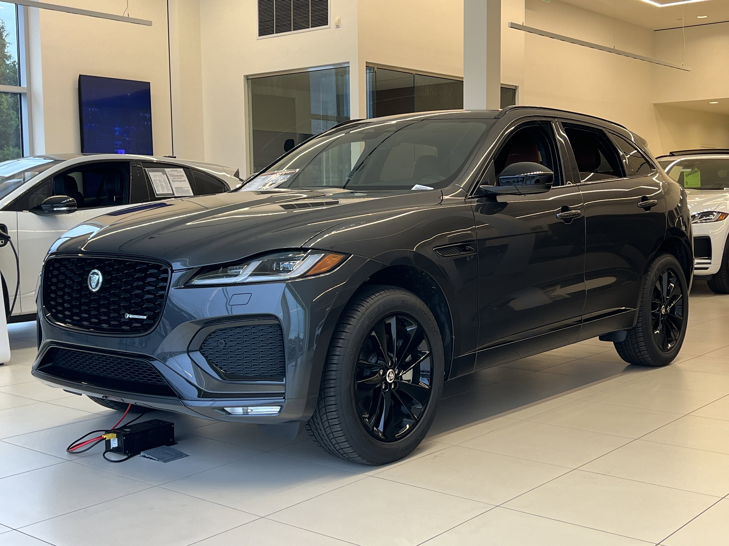2025 Jaguar F-PACE R-Dynamic S's photo