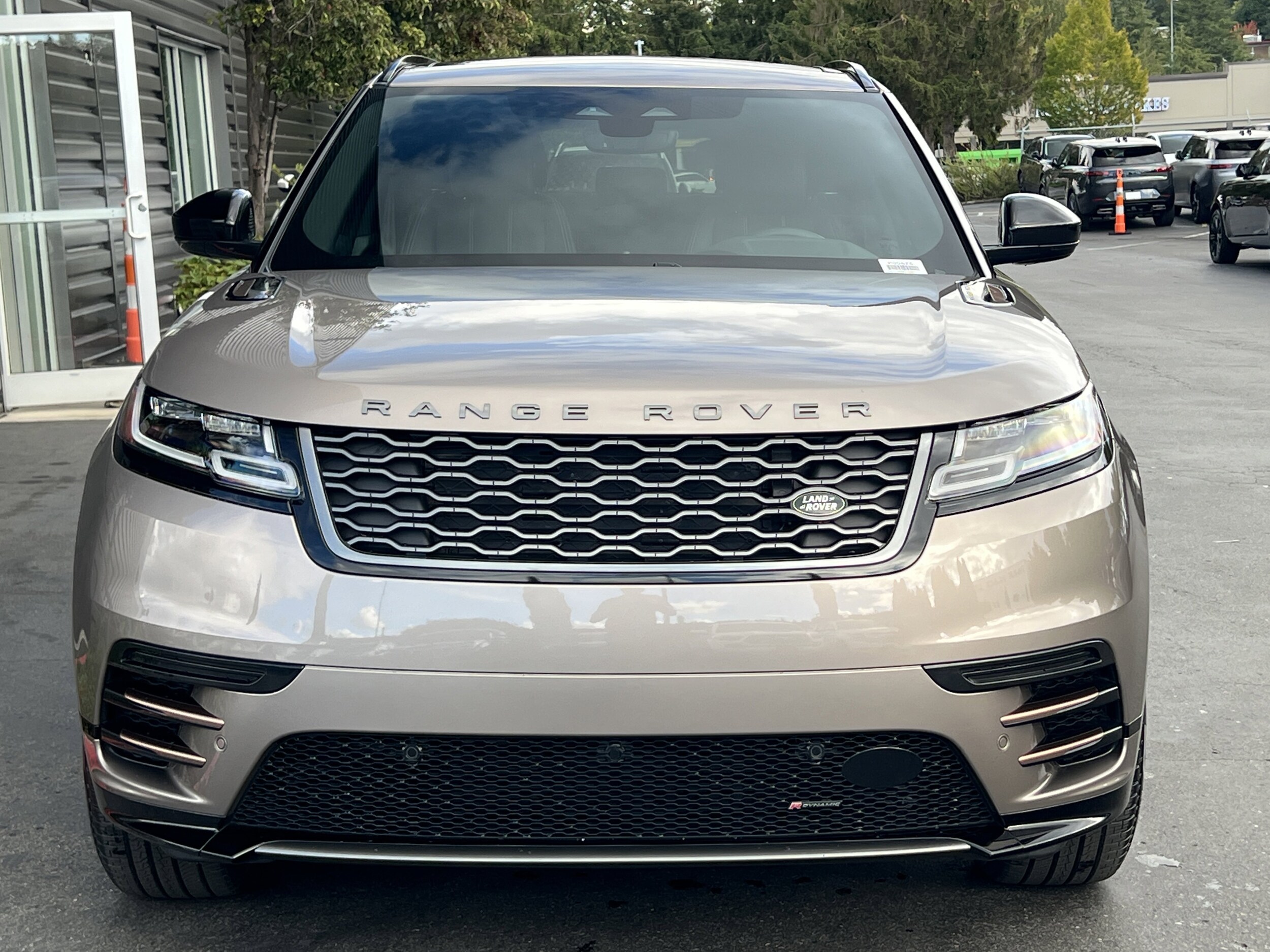2023 Land Rover Range Rover Velar R-Dynamic S photo 4