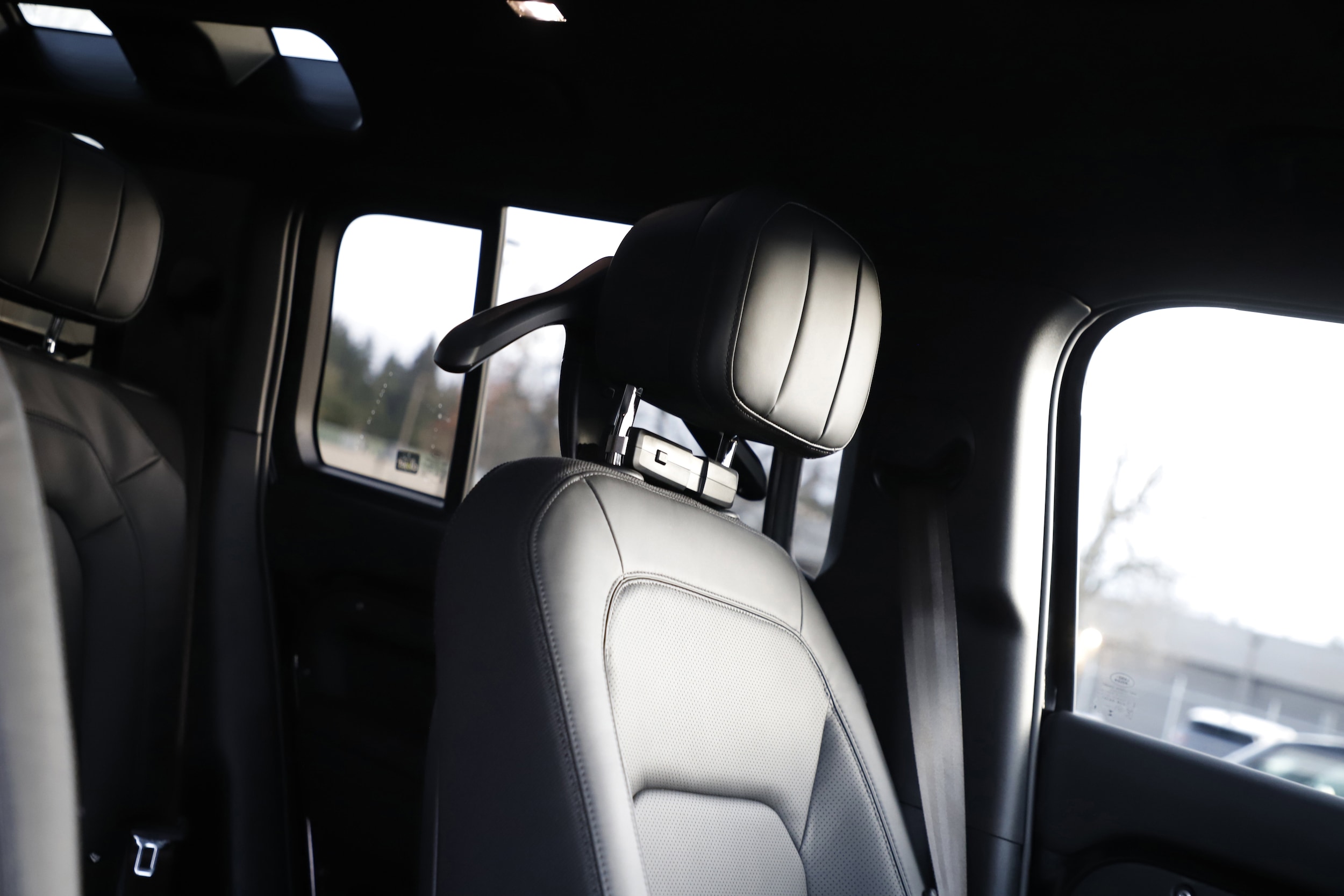 2025 Land Rover Defender X - Photo 10