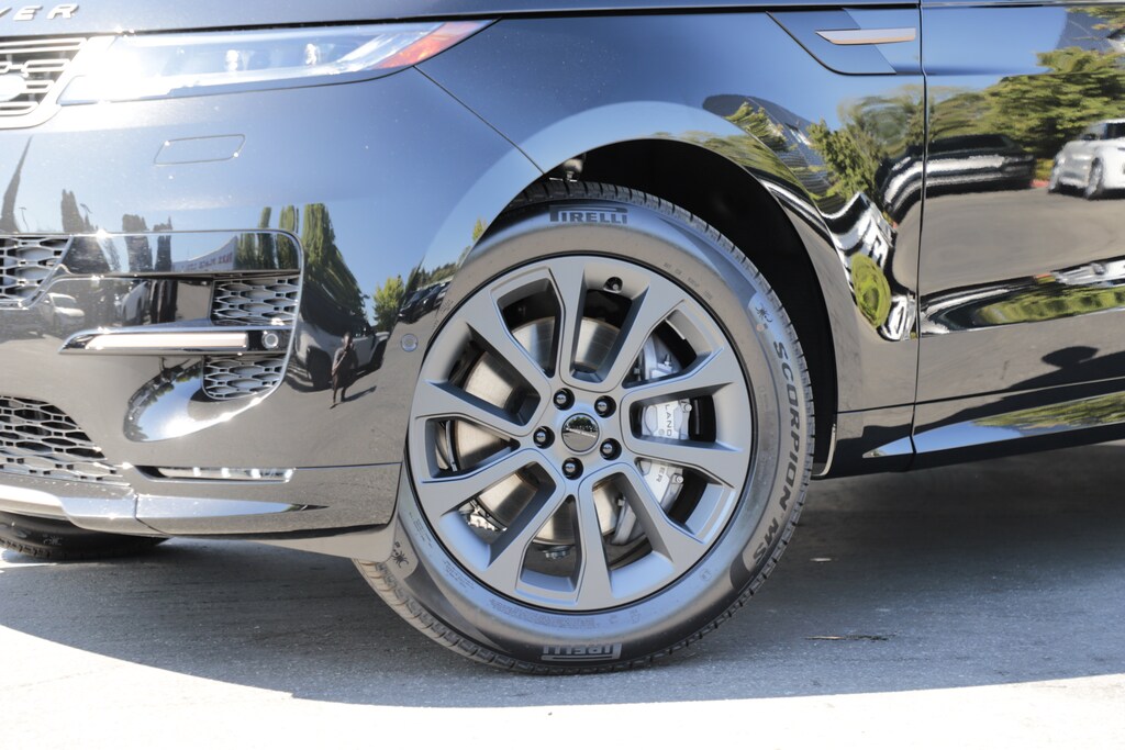 New 2026 Land Rover Range Rover Sport Dynamic SE SUV