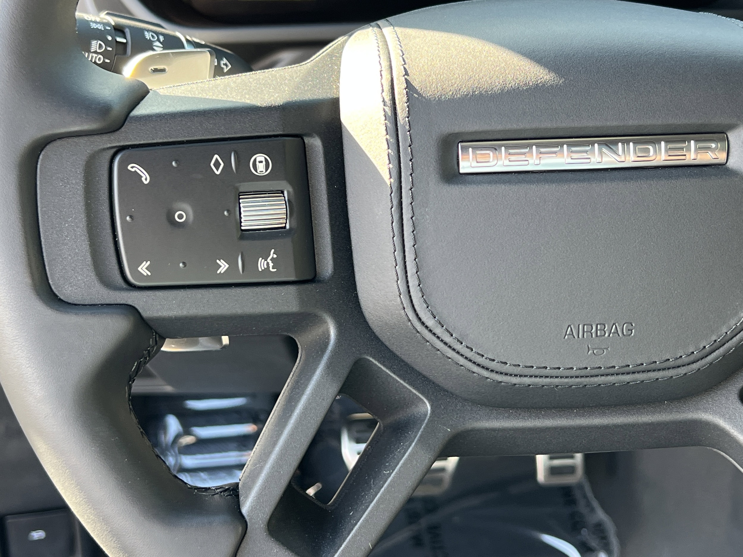 2026 Land Rover Defender V8 - Photo 30