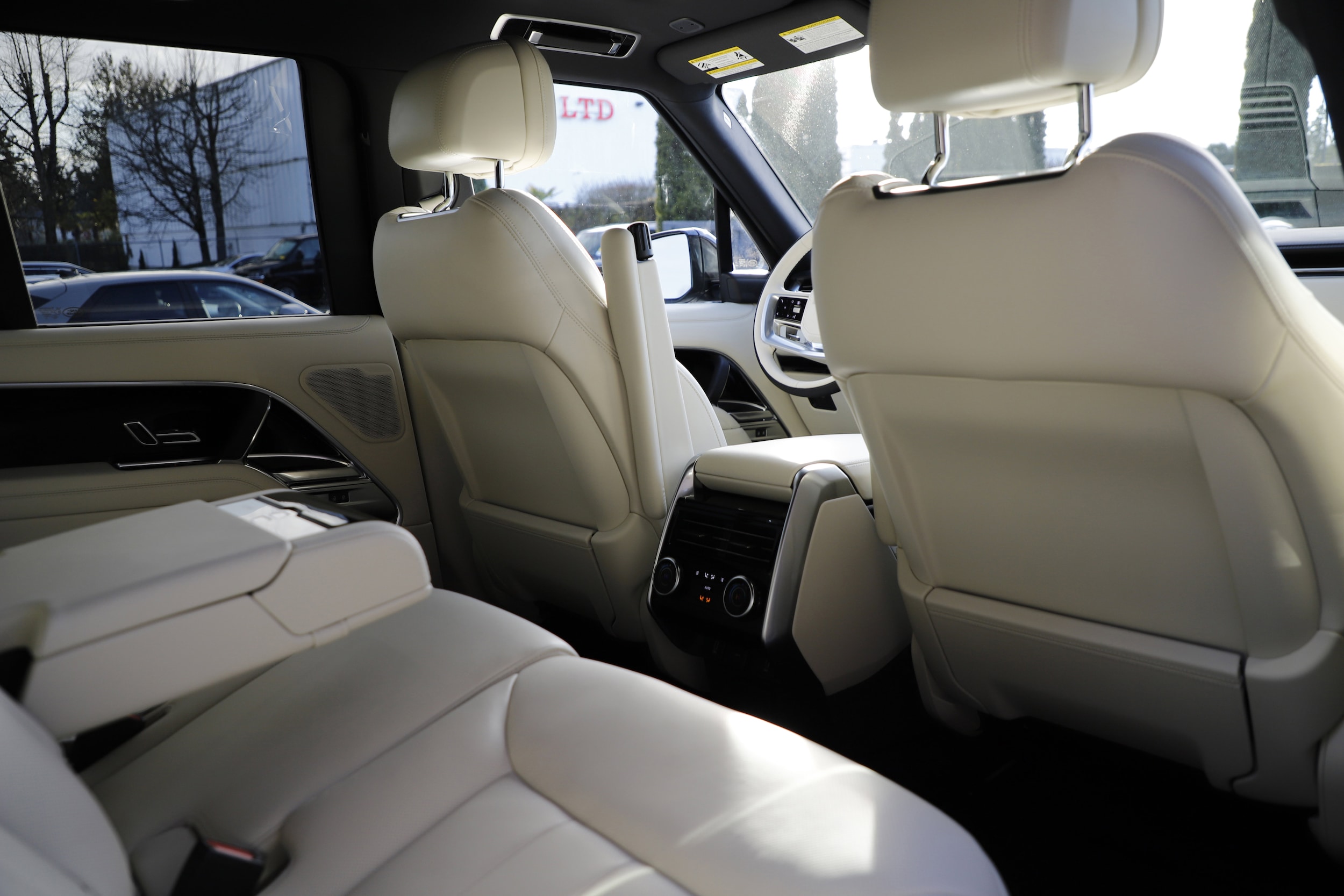 2026 Land Rover Range Rover SE - Photo 13