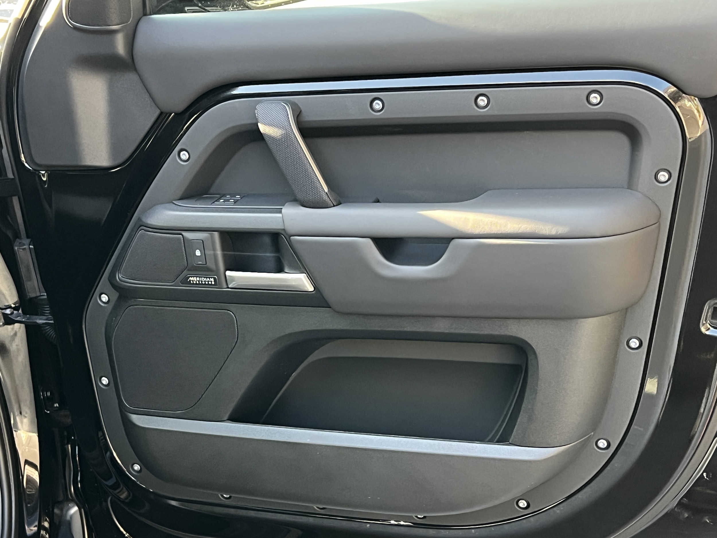 2026 Land Rover Defender V8 - Photo 10