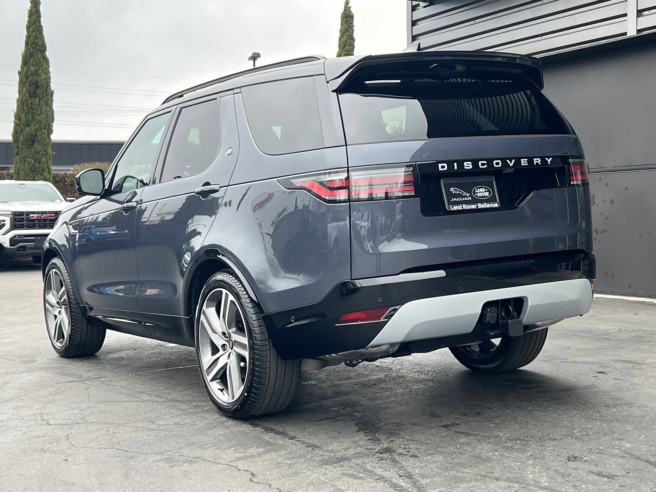 2025 Land Rover Discovery Metropolitan Edition photo 4