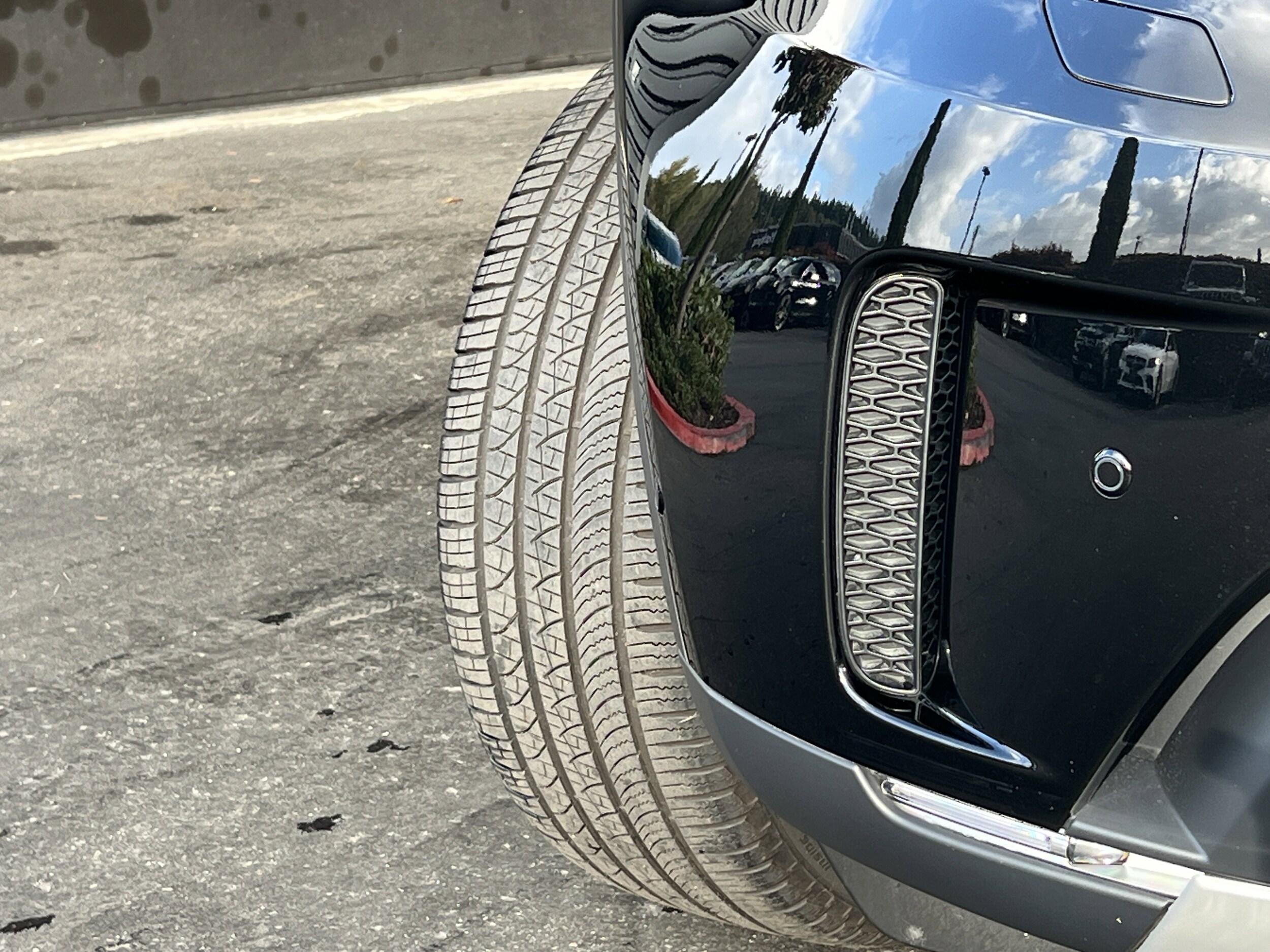 2025 Land Rover Discovery P300 S photo 2