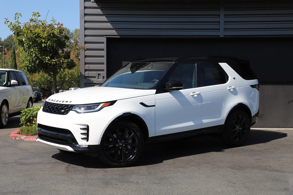 New 2026 Land Rover Discovery Dynamic SE SUV