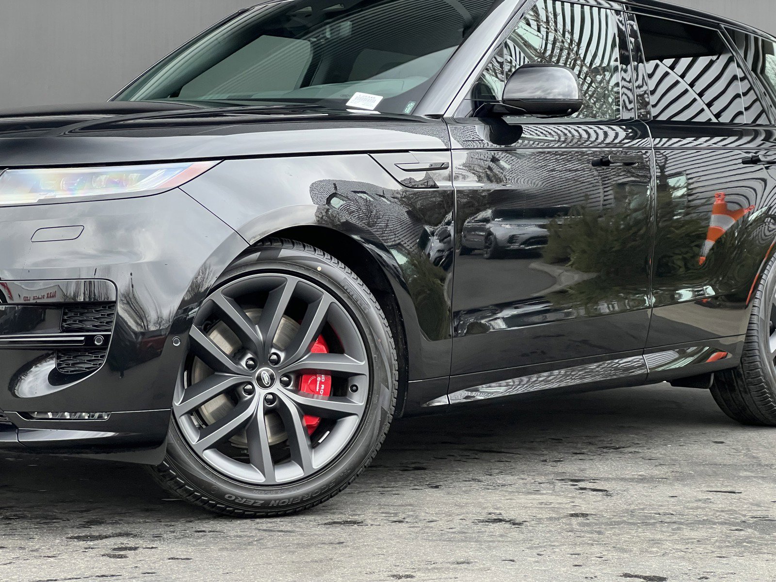 2025 Land Rover Range Rover Sport SE photo 2
