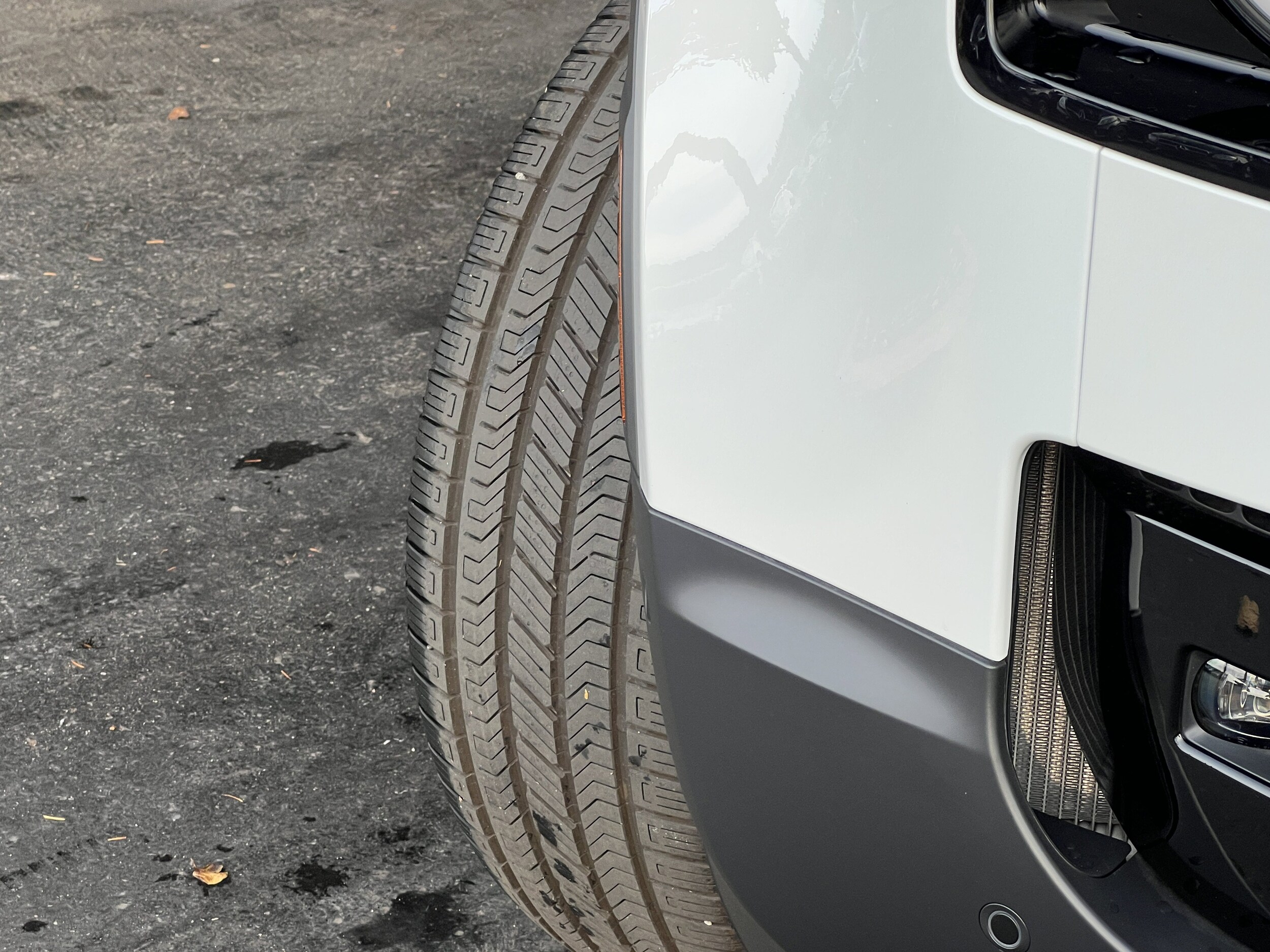 2026 Land Rover Defender 110 S photo 3