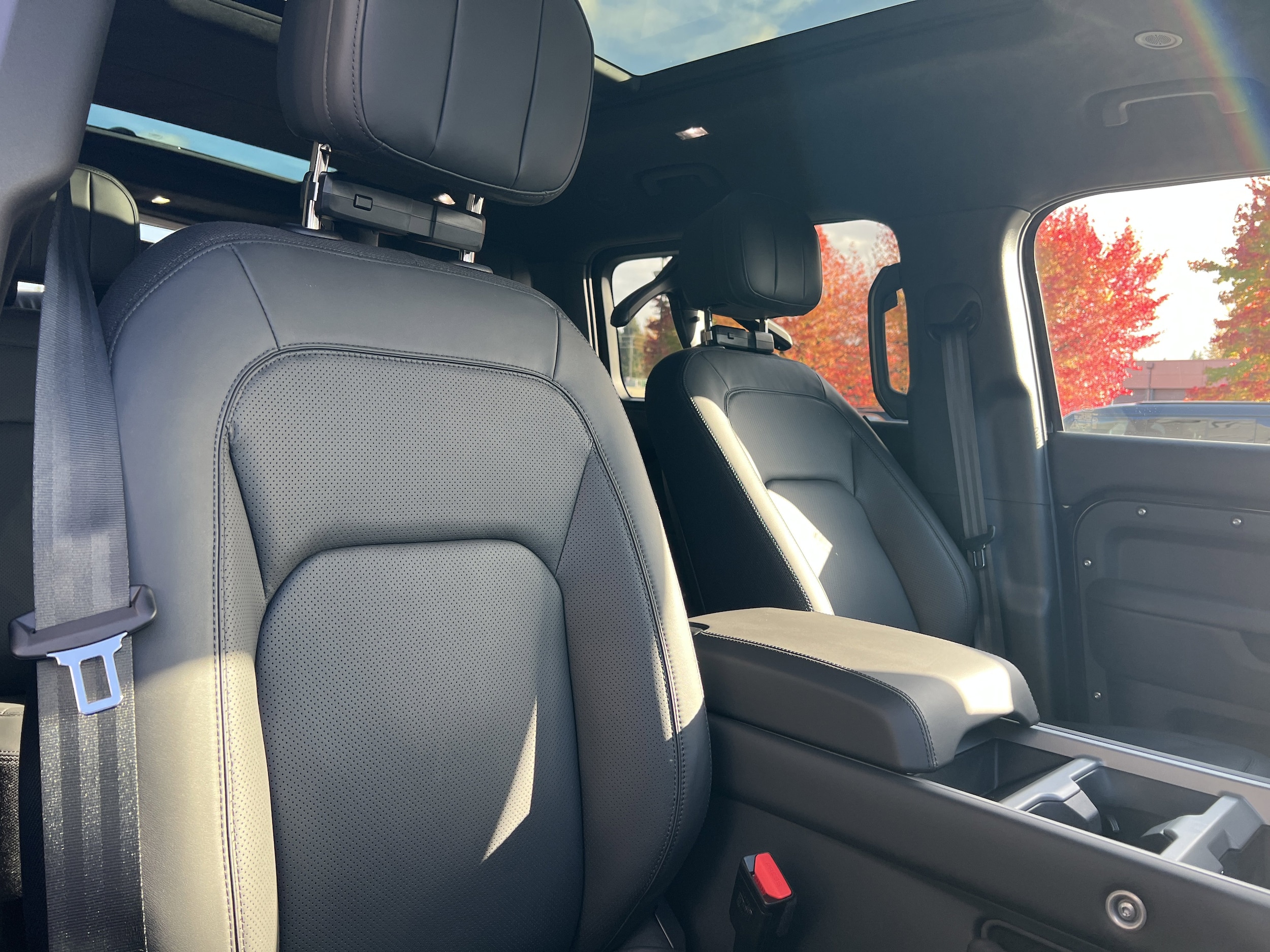 2026 Land Rover Defender V8 - Photo 12