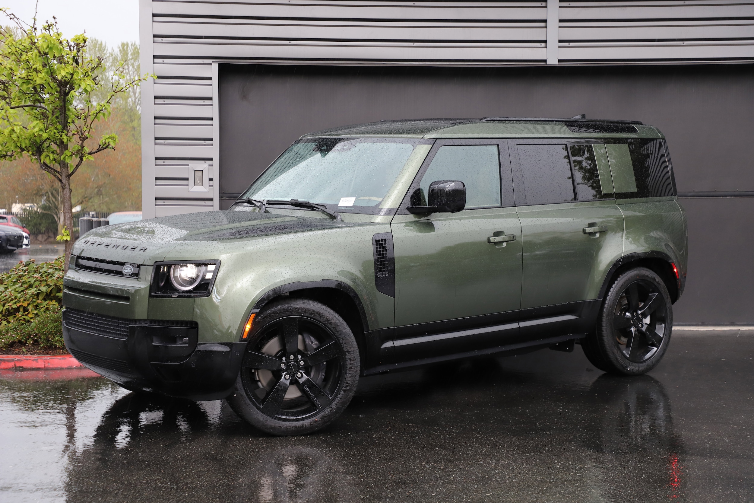 2026 Land Rover Defender 110 X-Dynamic SE P400's photo