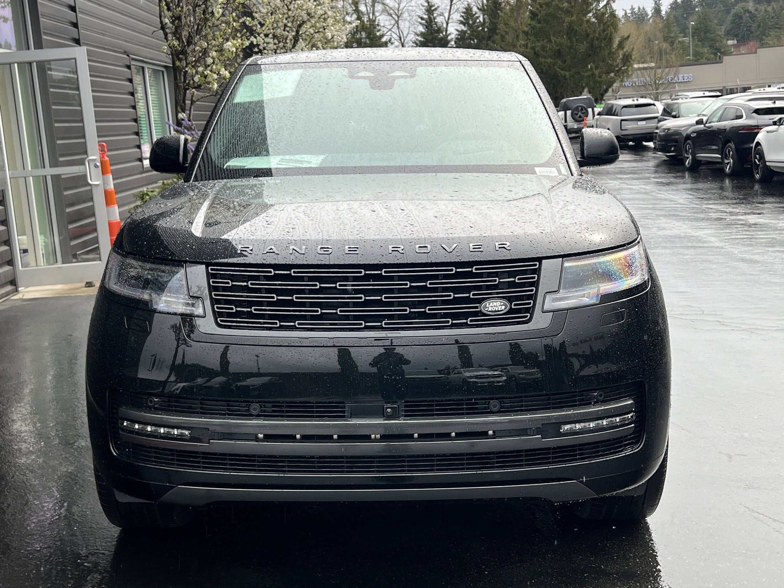 2025 Land Rover Range Rover SE photo 4